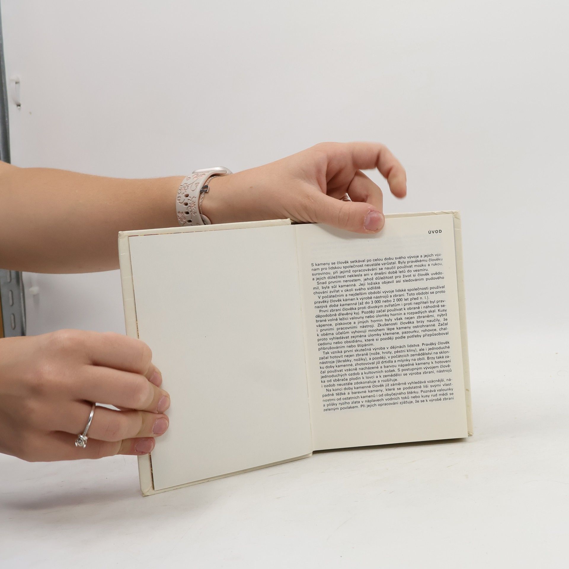 Karel Tuček Kapesní atlas nerostů a hornin
