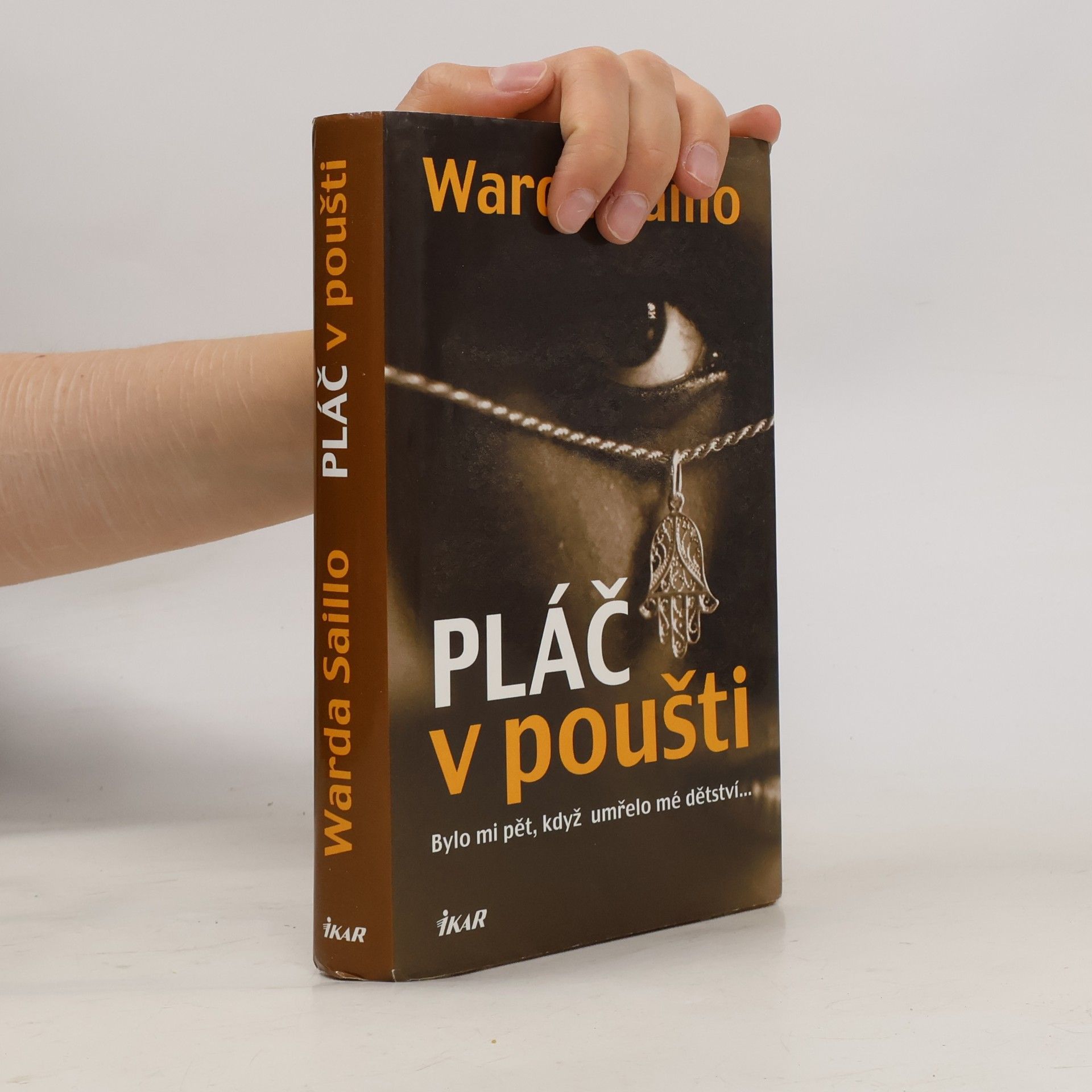 Ouarda Saillo Pláč v poušti