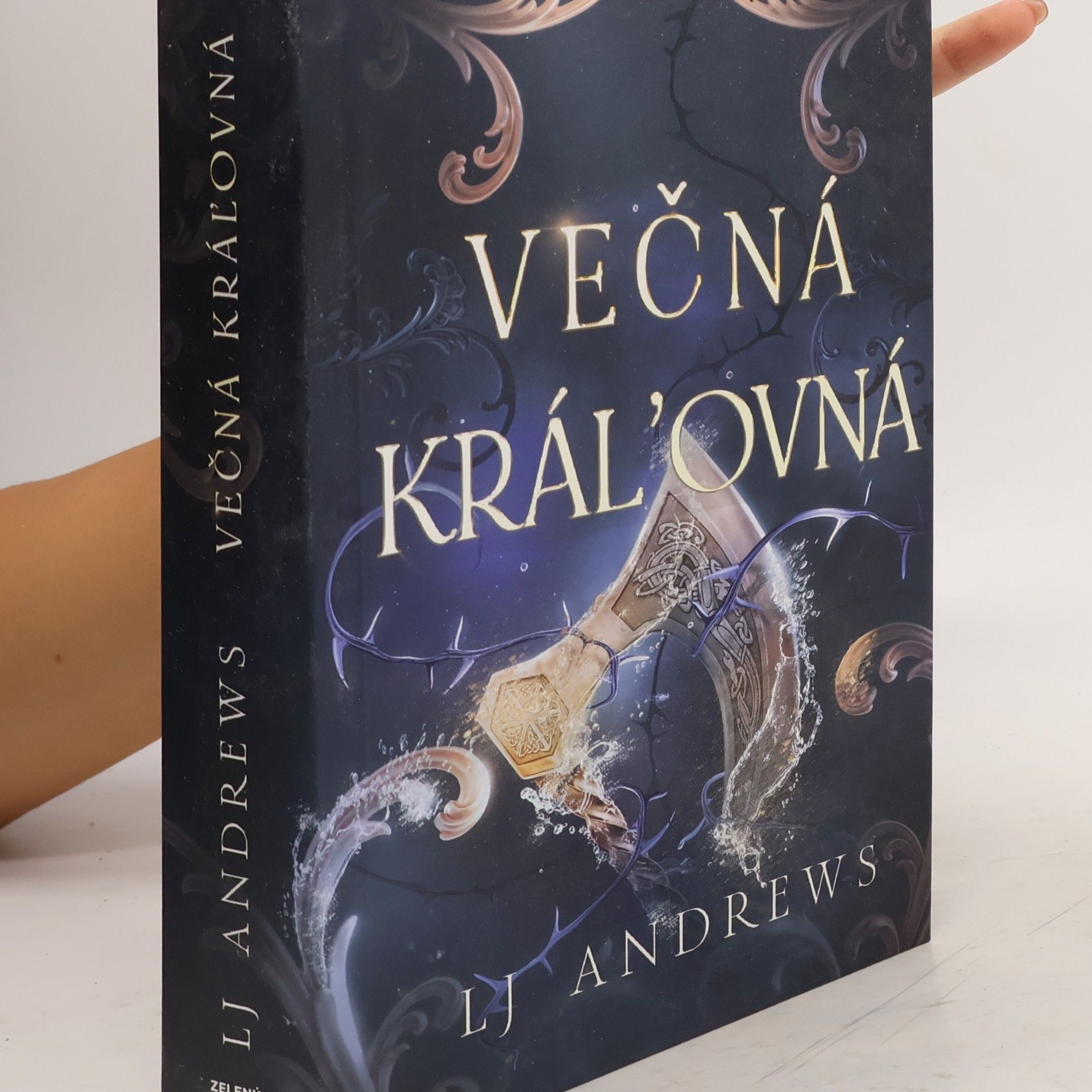L. J. Andrews Věčná královná