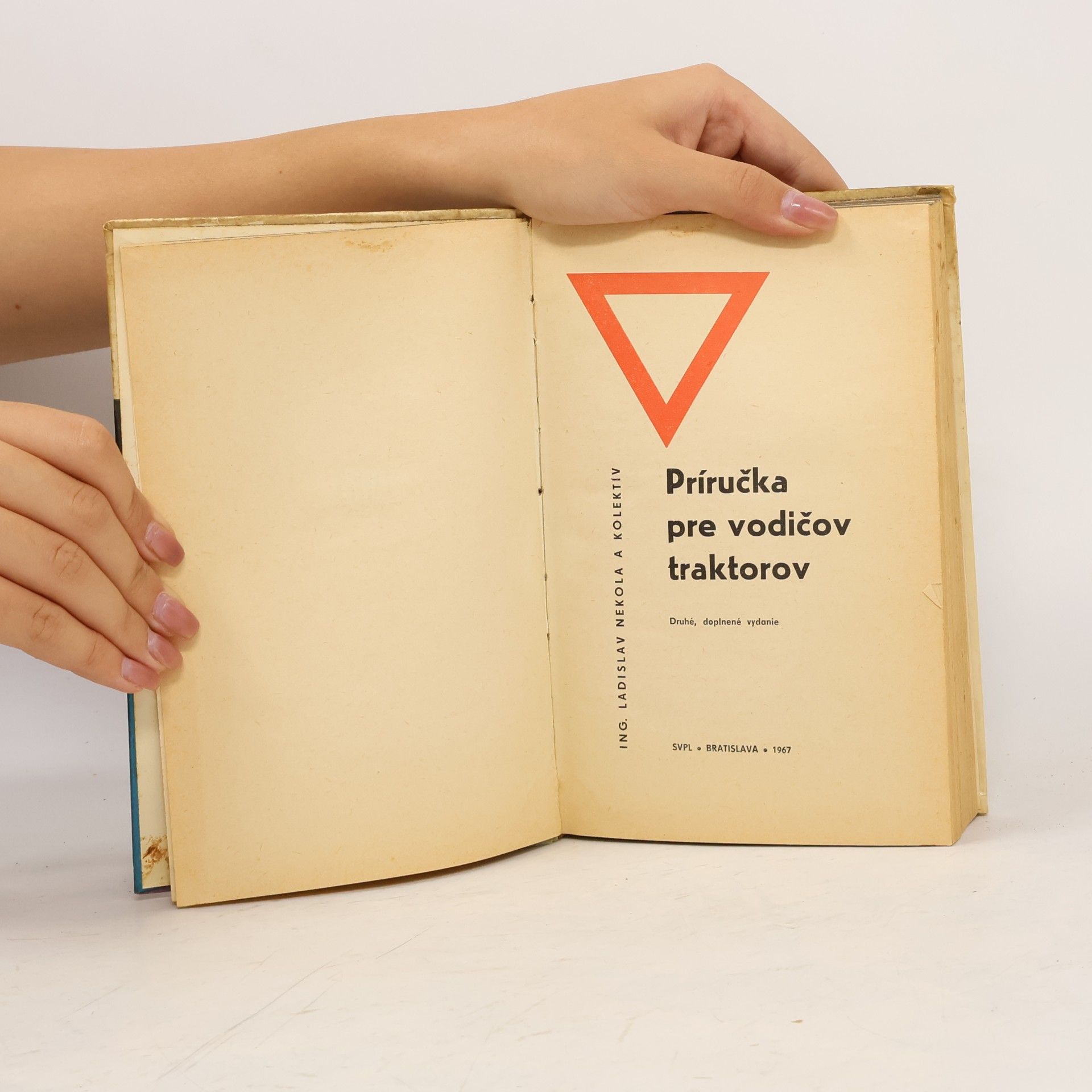 Ladislav Nekola Príručka pre vodičov traktorov