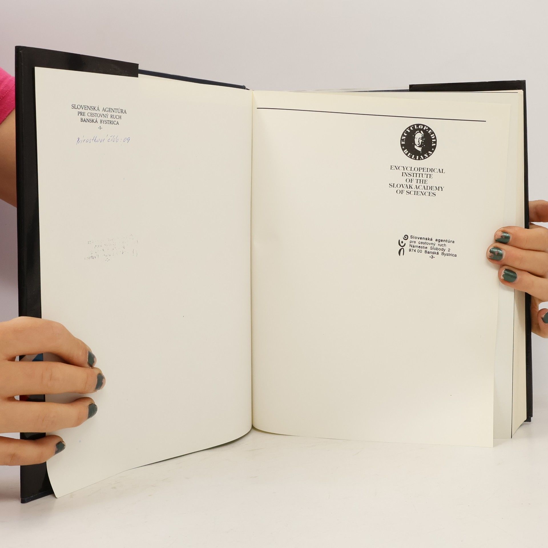 Autores varios Slovakia and the Slovaks. A Concise Encyclopedia