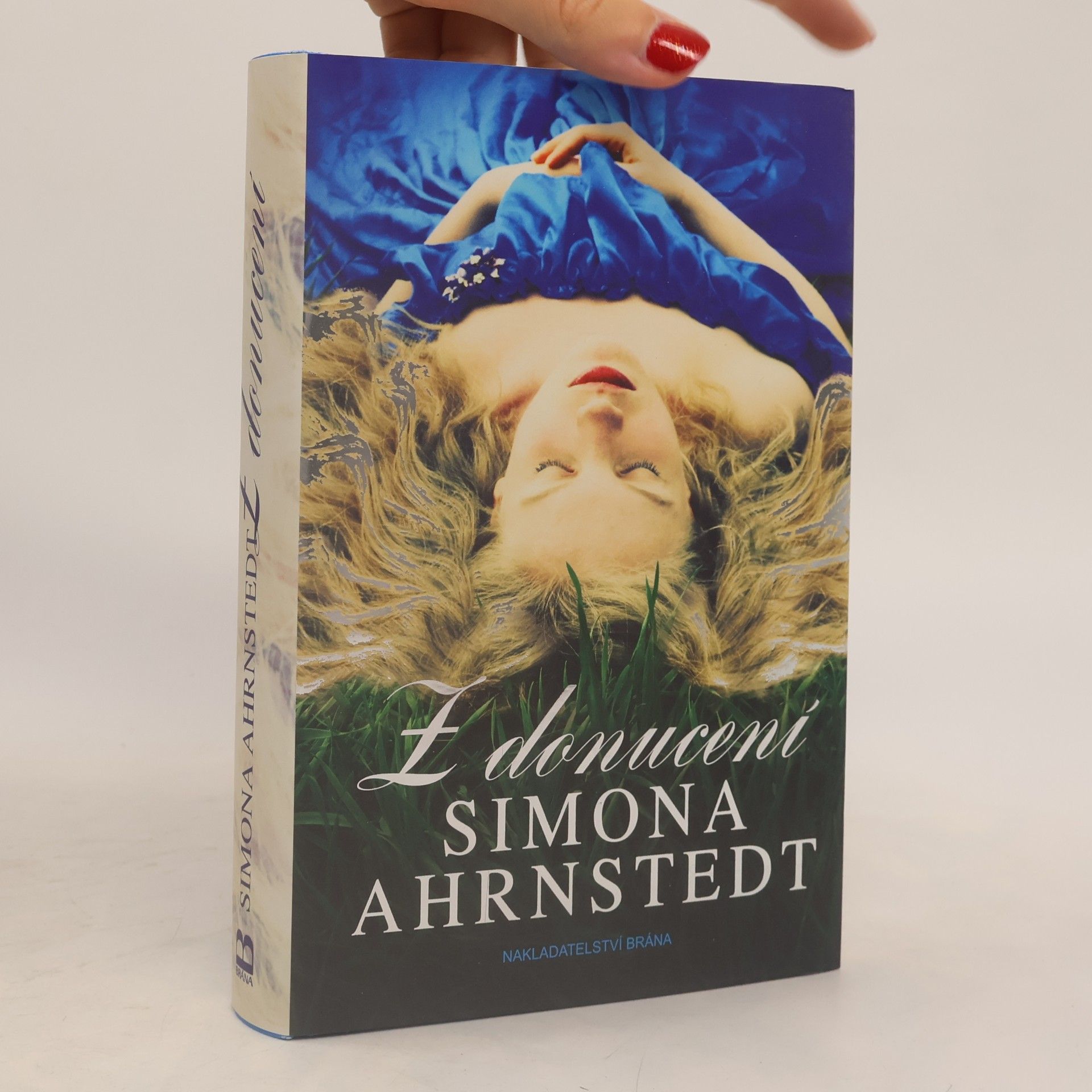 Simona Ahrnstedt Z donucení