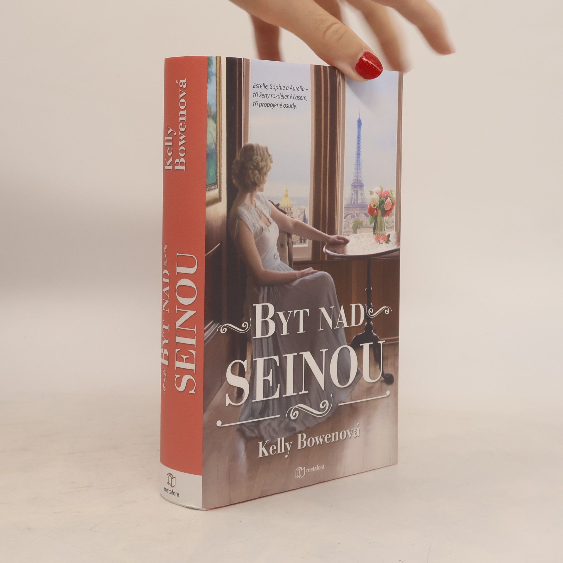 Kelly Bowen Byt nad Seinou