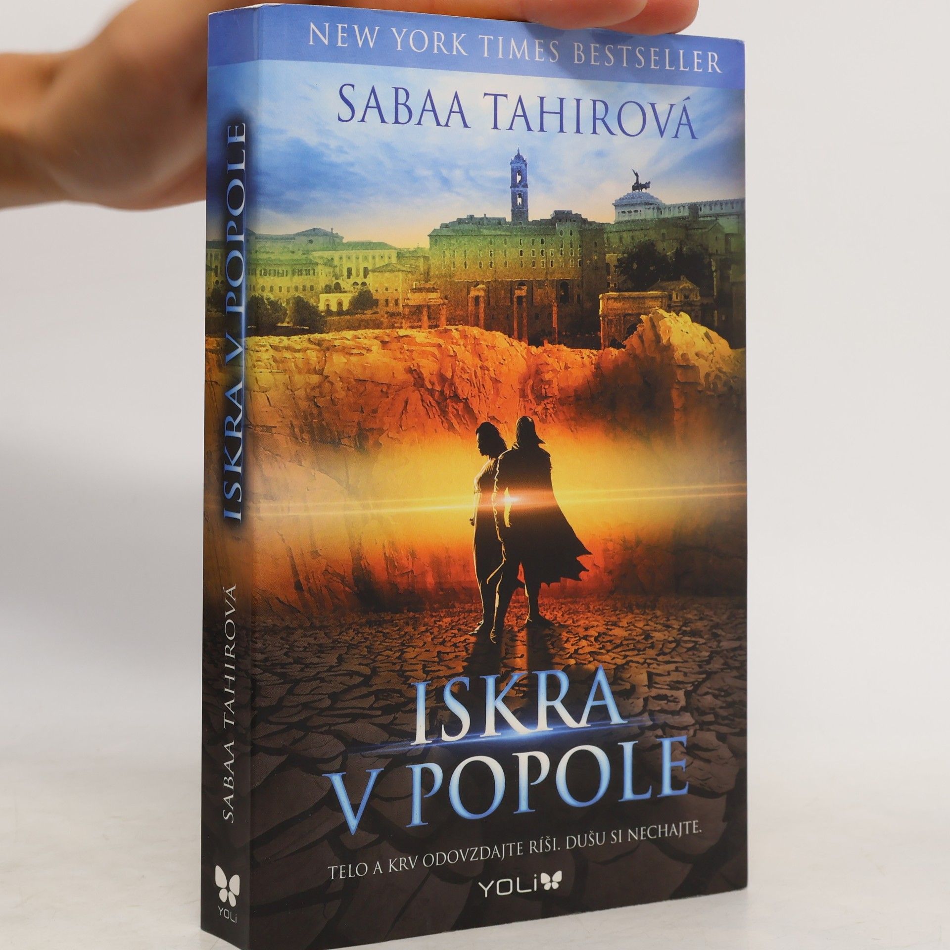 Sabaa Tahir Iskra v popole