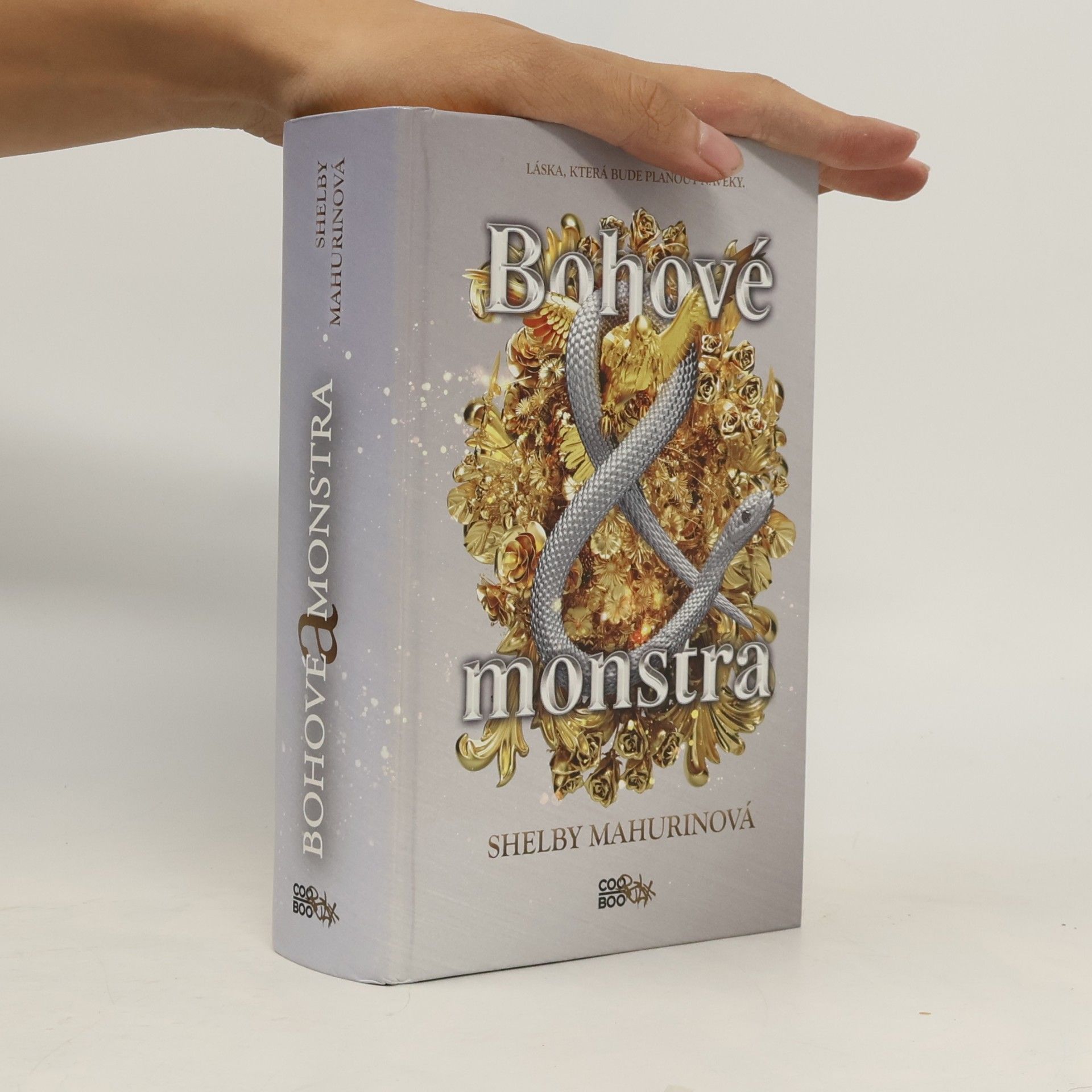 Shelby Mahurin Bohové a monstra. 3. díl