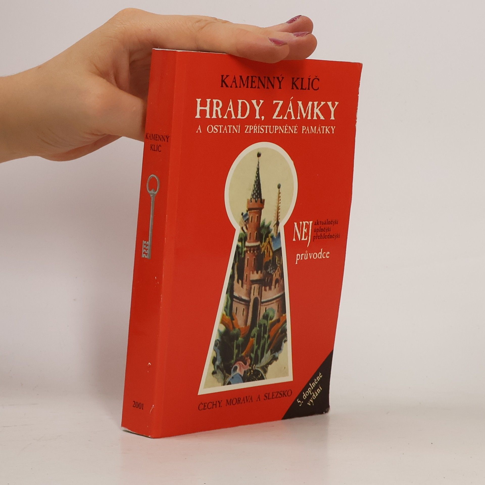 Roman Abušinov Kamenný klíč k 349 hradům, zámkům a ostatním zpřístupněným památkám v České republice
