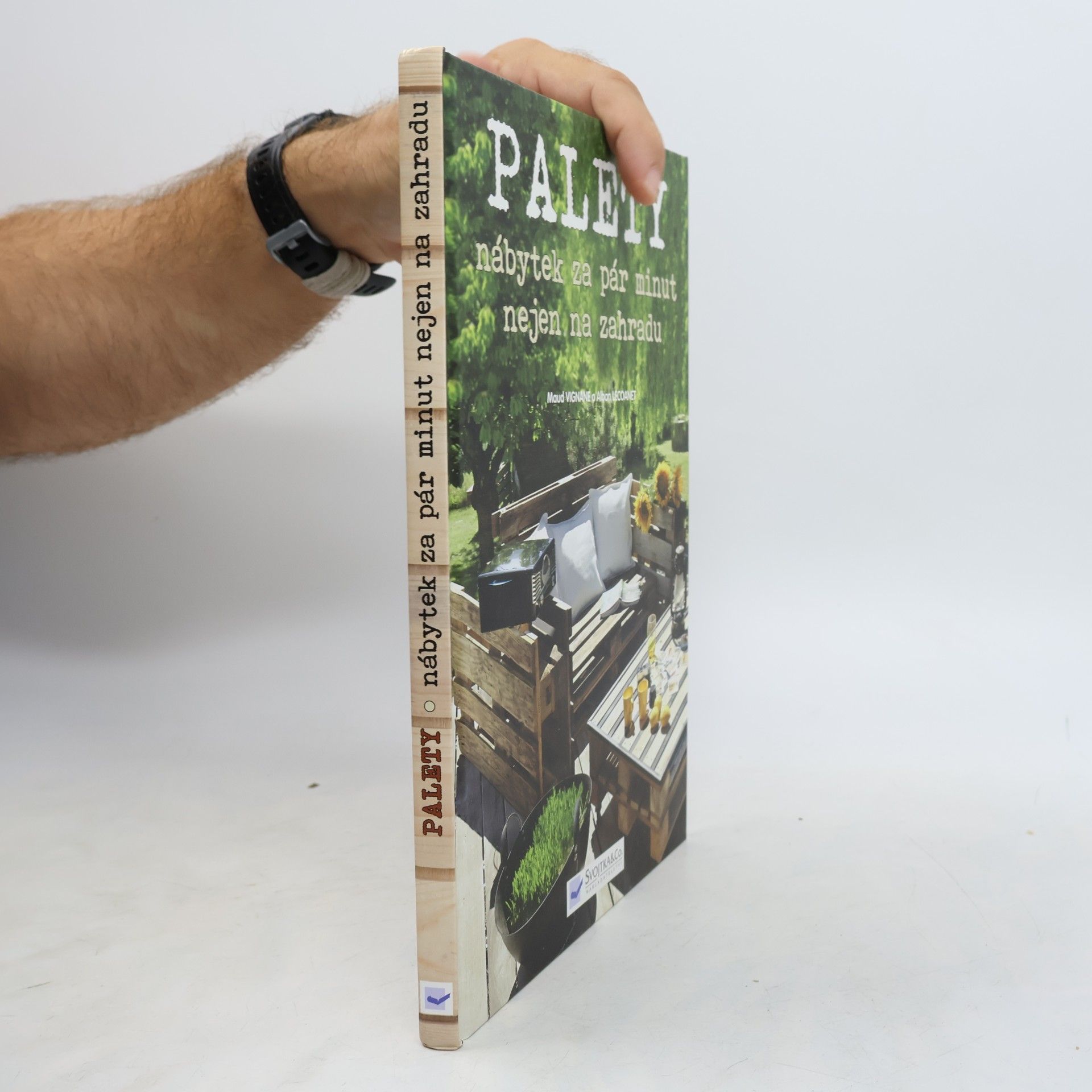 Alban Lecoanet Palety: Nábytek za pár minut nejen na zahradu