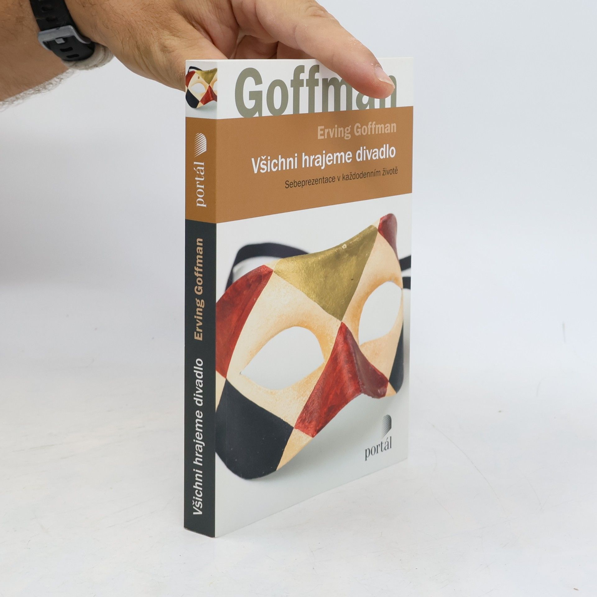 Erving Goffman Všichni hrajeme divadlo: Sebeprezentace v každodenním životě