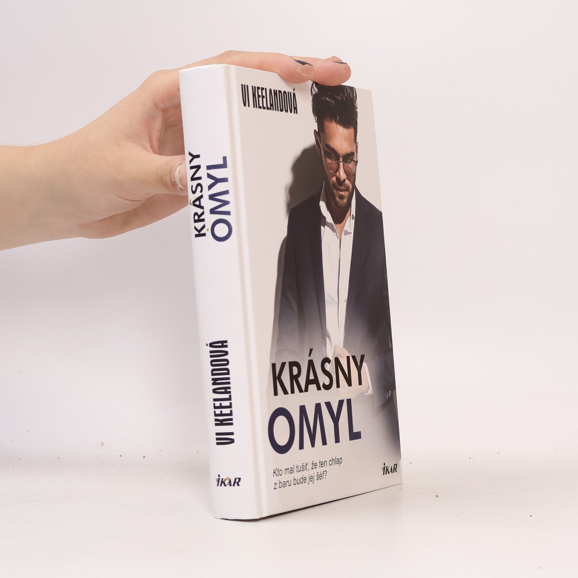 Vi Keeland Krásny omyl
