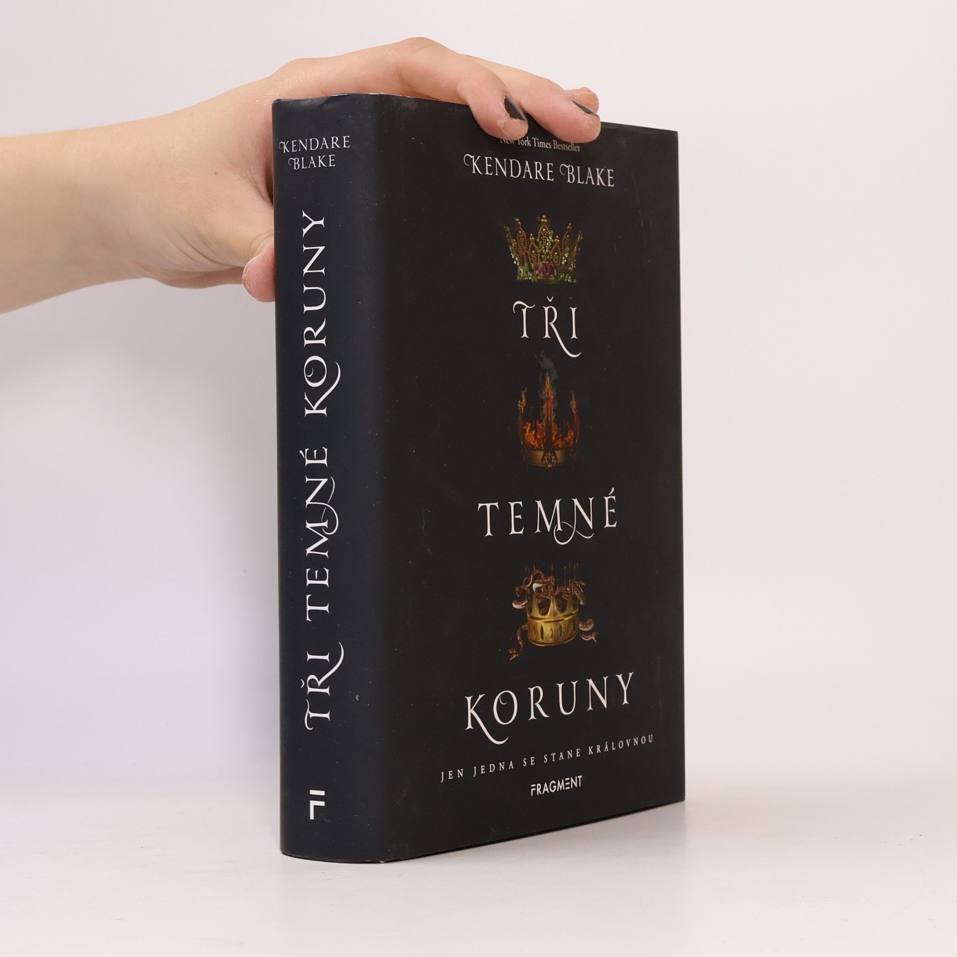 Kendare Blake Tři temné koruny