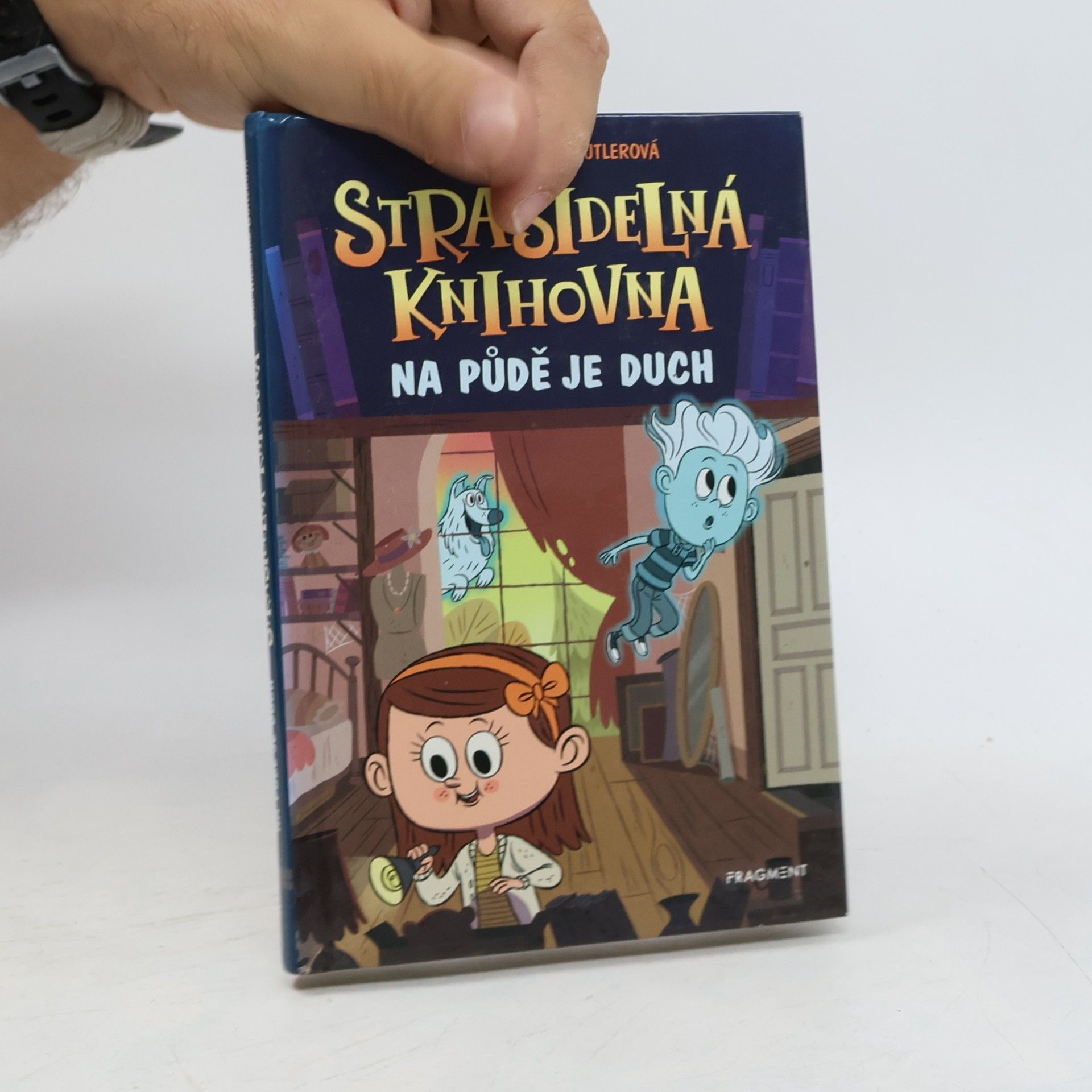Dori Hillestad Butler Na půdě je duch