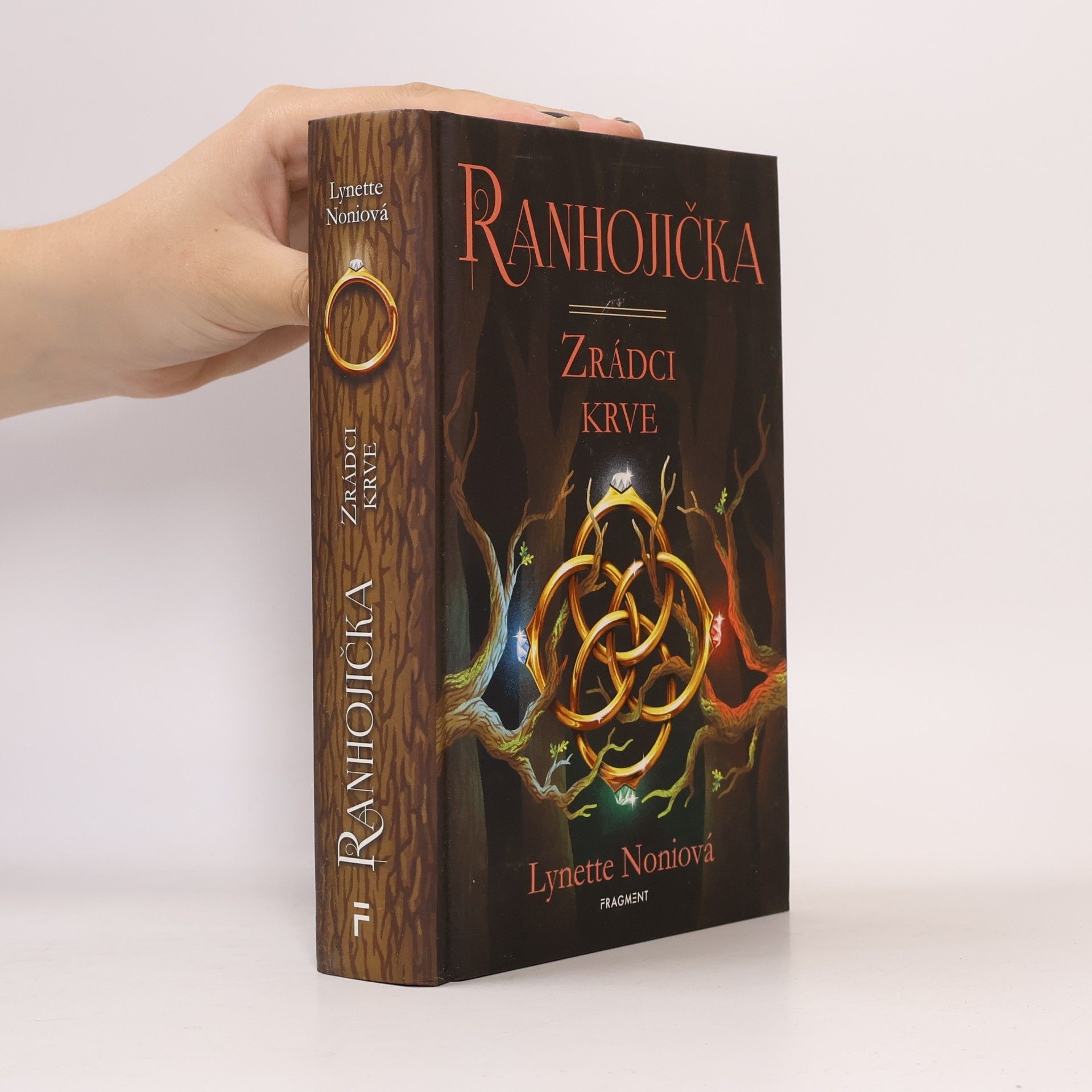 Lynette Noni Ranhojička. Zrádci krve