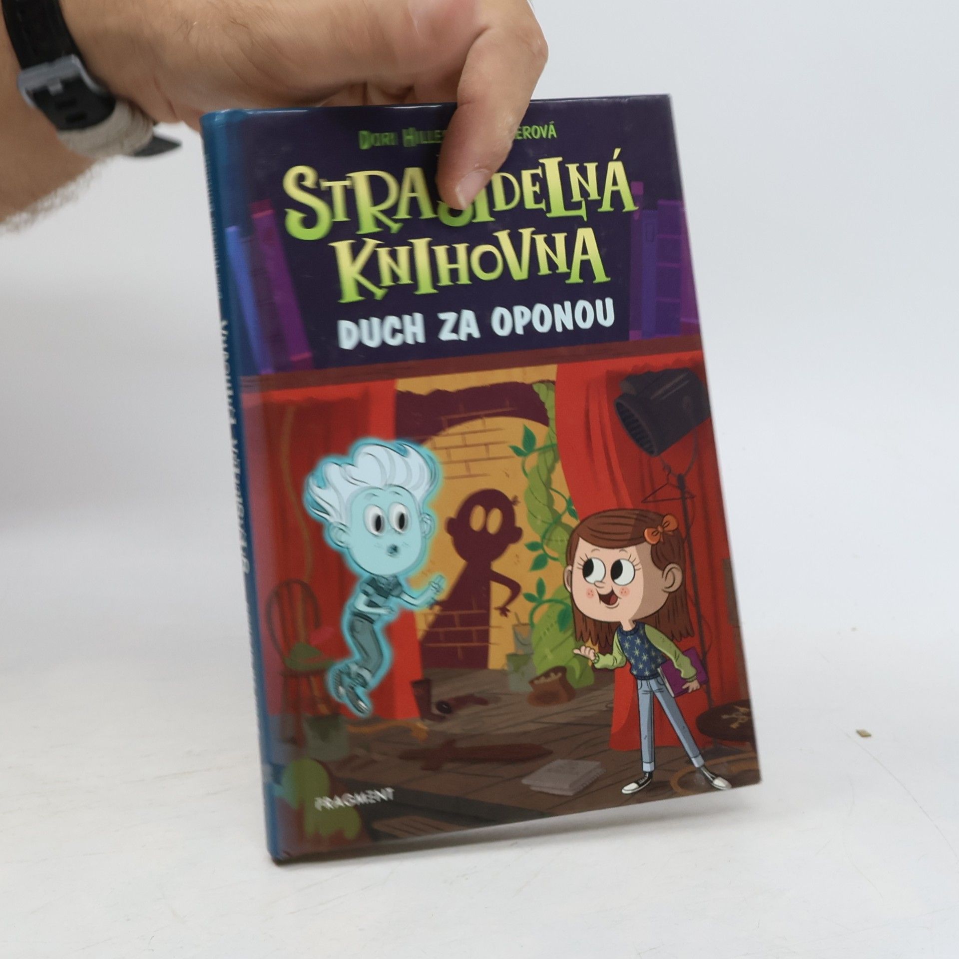 Duch za oponou