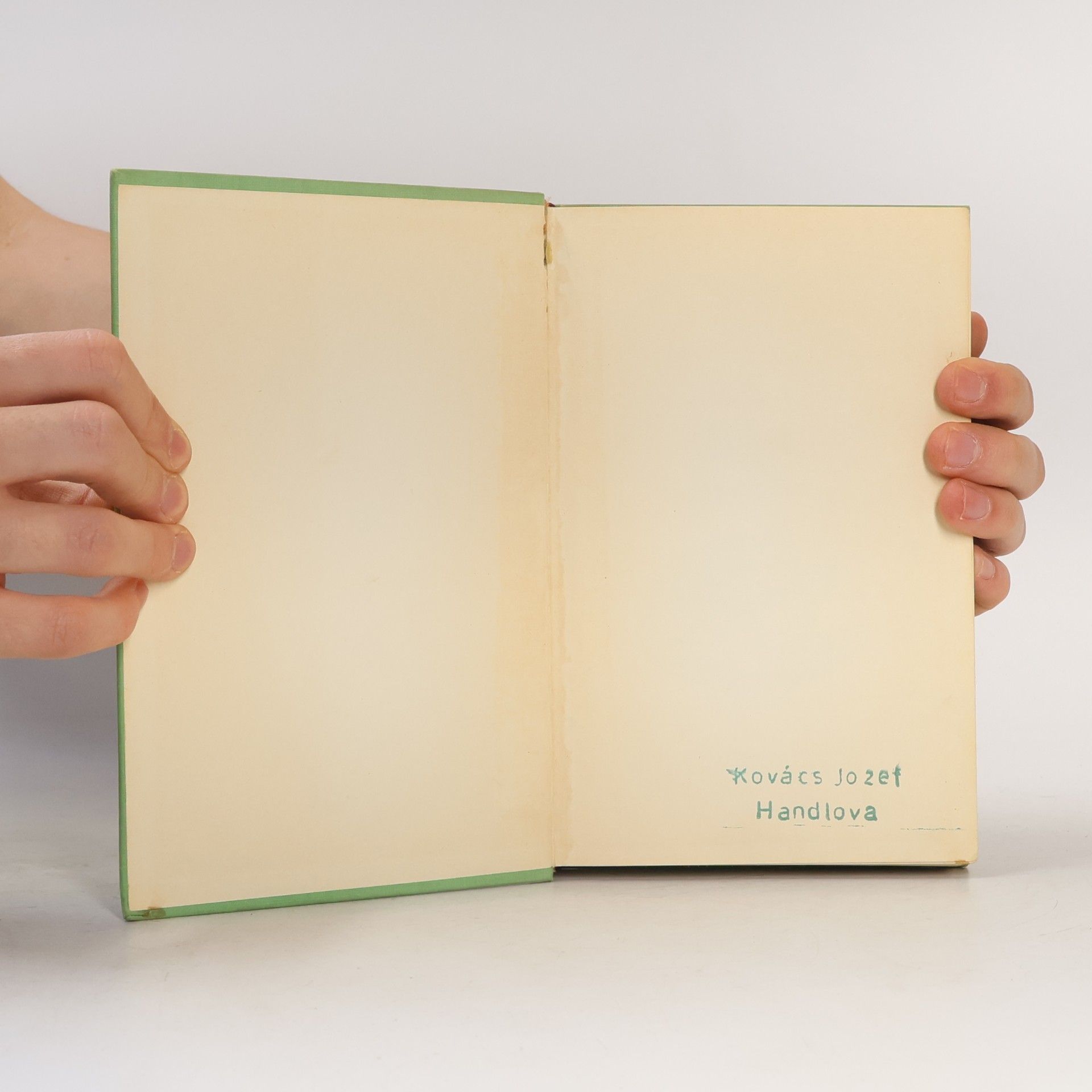 Various authors Este a tuz mellett