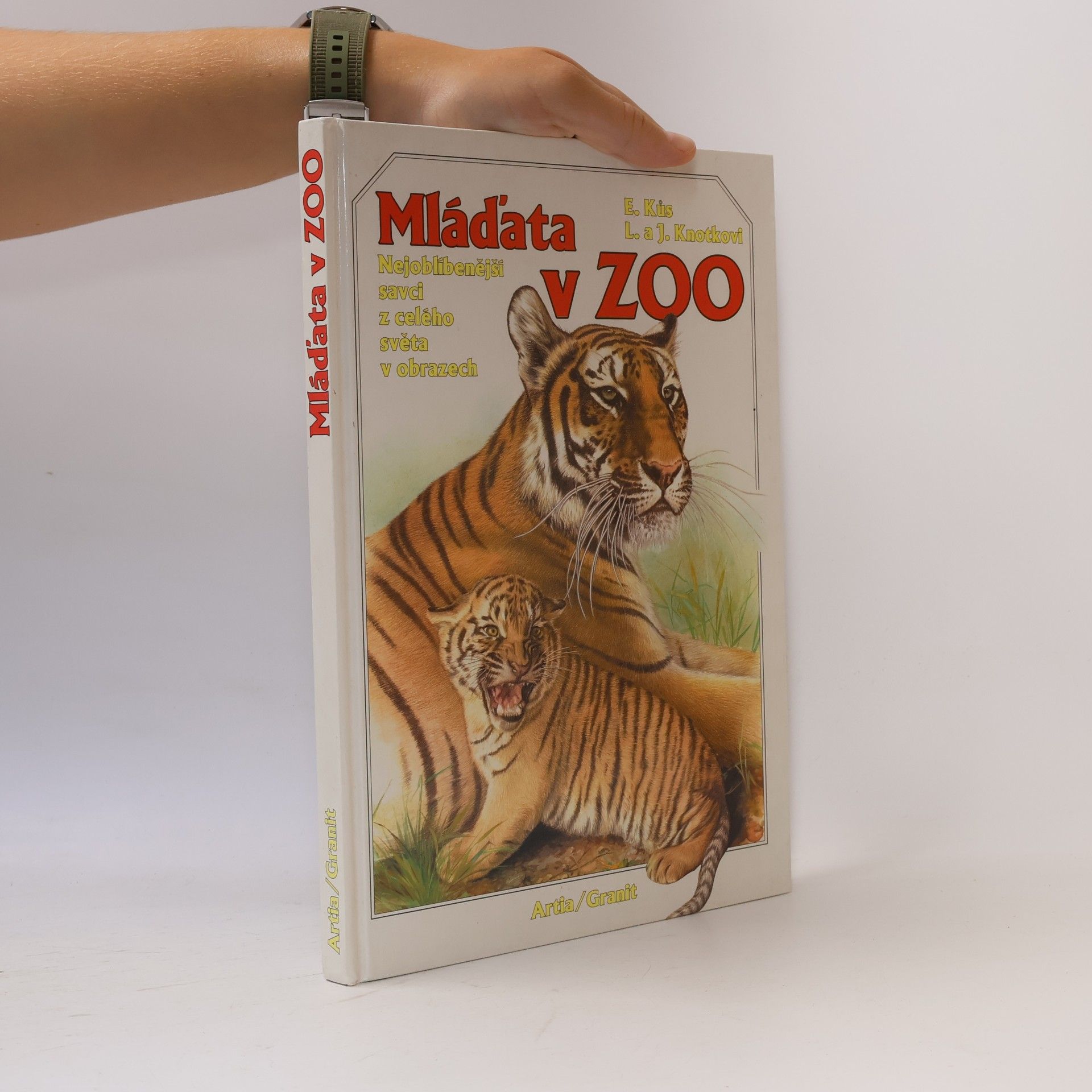Evžen K°us Mláďata v zoo : nejoblíbenější savci z celého světa v obrazech