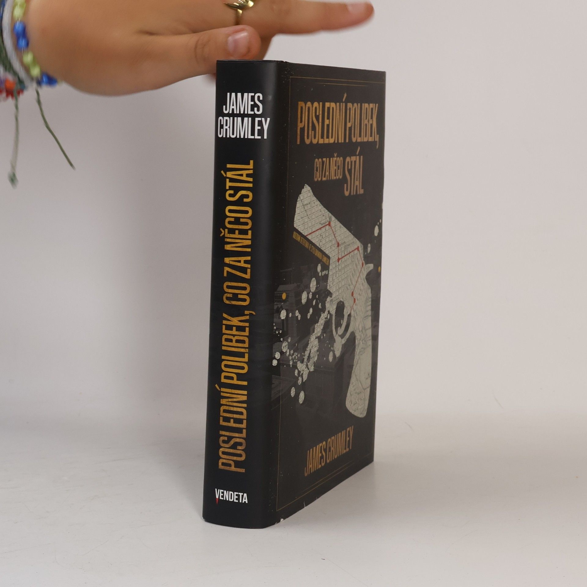 James Crumley Poslední polibek, co za něco stál