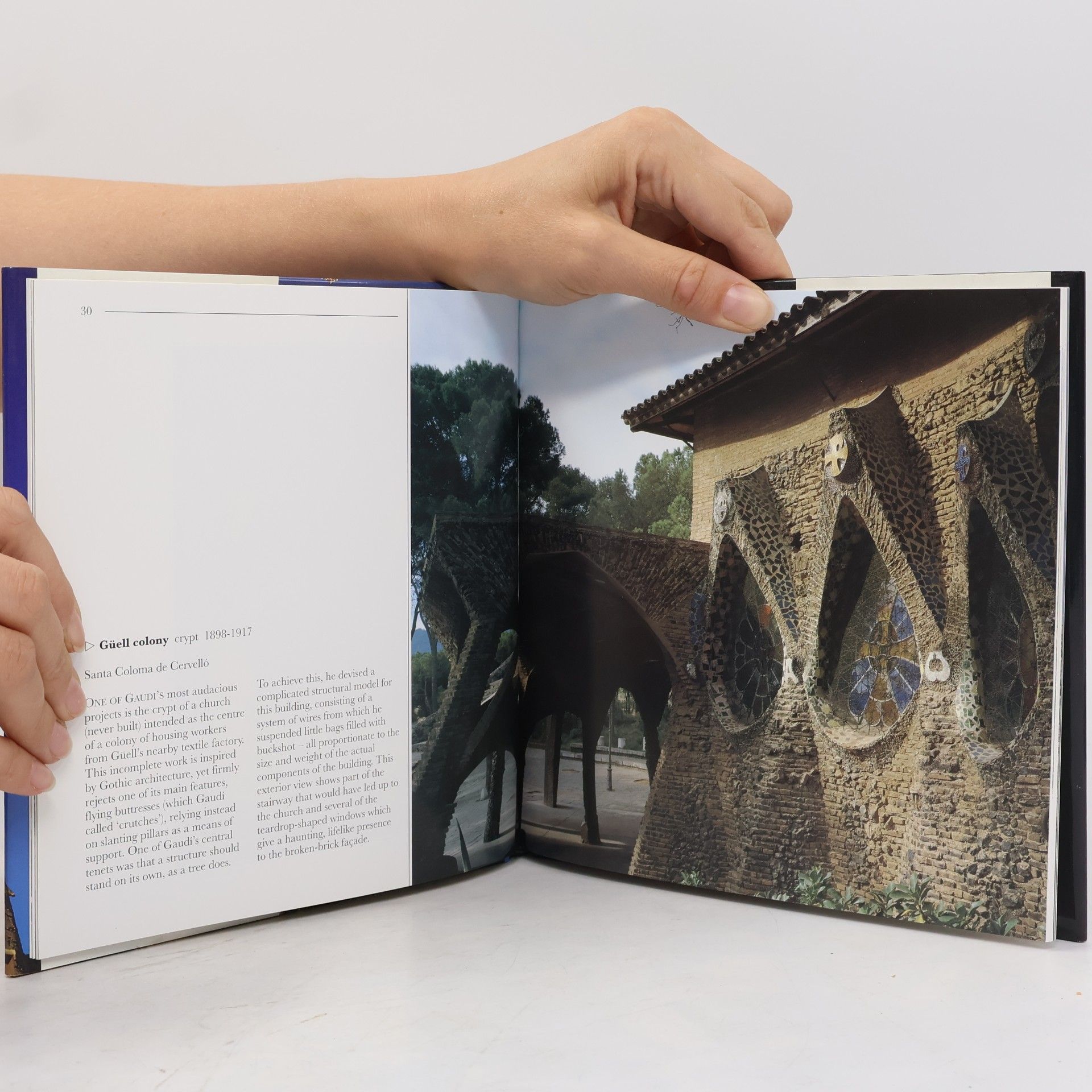 Eleanor Van Zandt The Life and Works of Antoni Gaudi