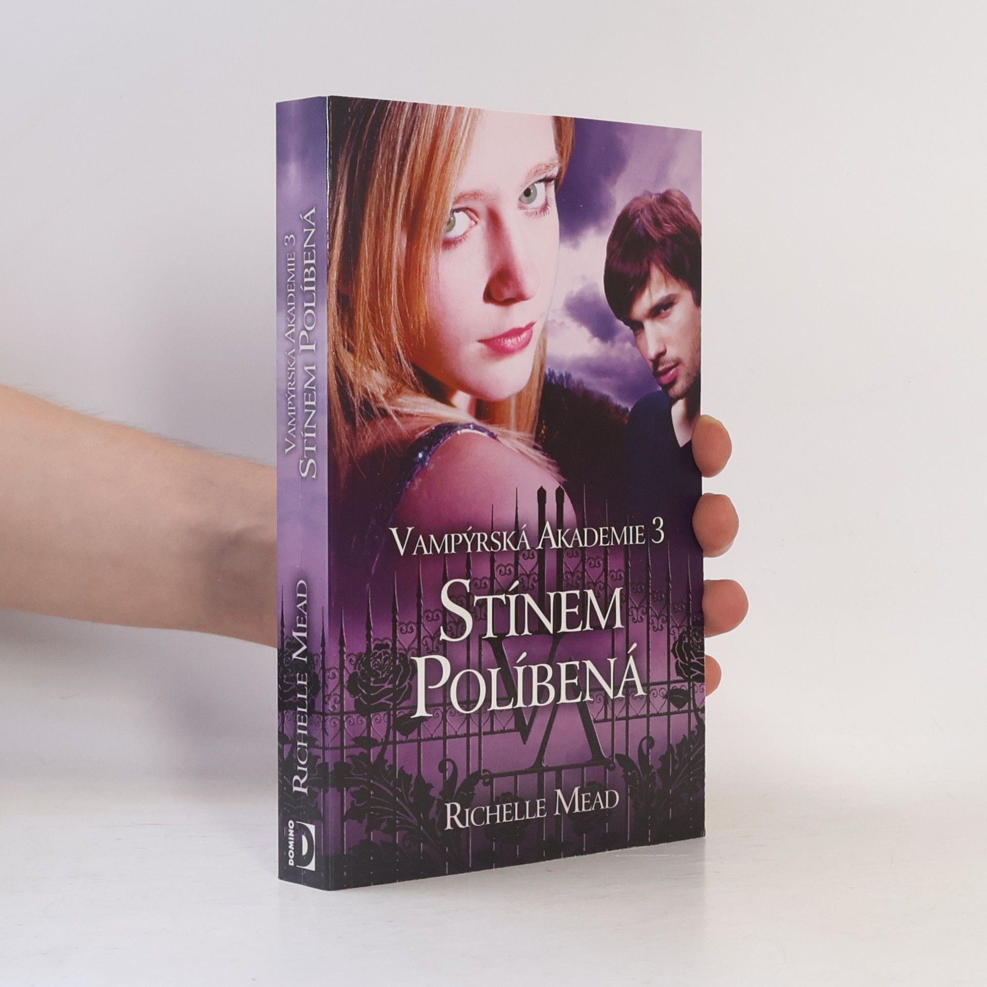 Richelle Mead Vampýrská akademie 3: Stínem políbená.