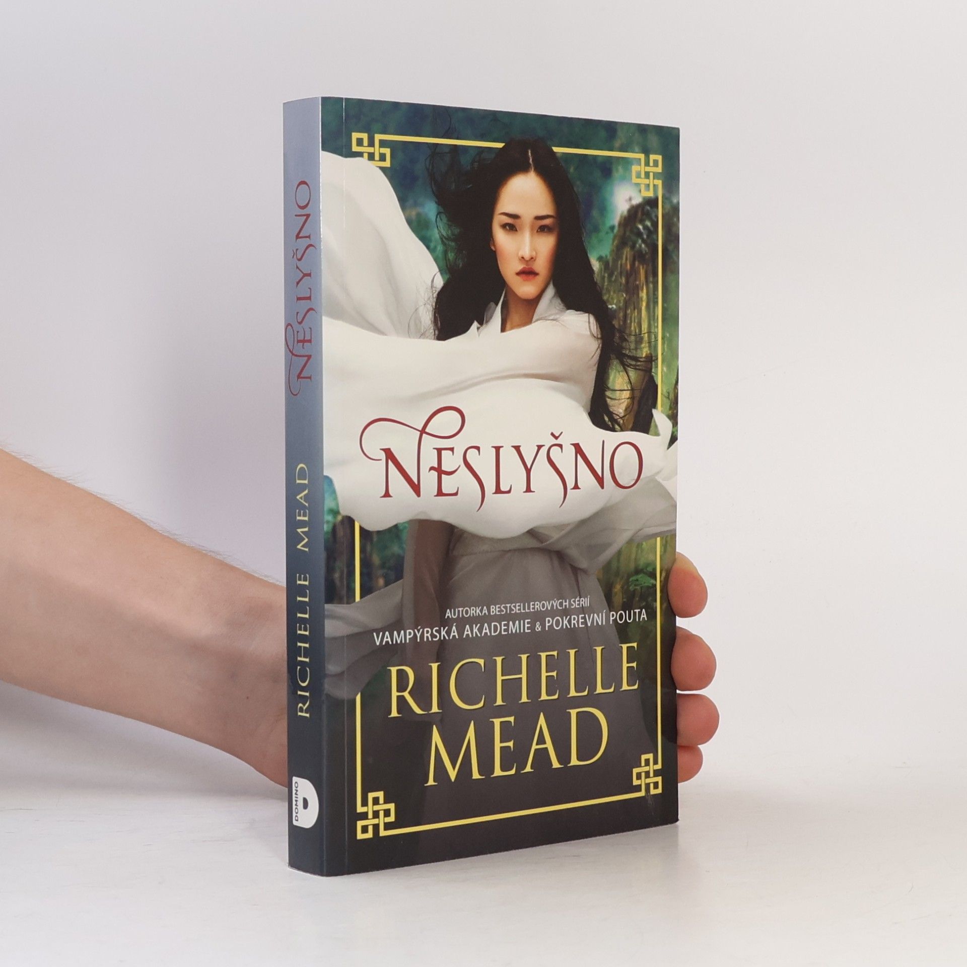 Richelle Mead Neslyšno