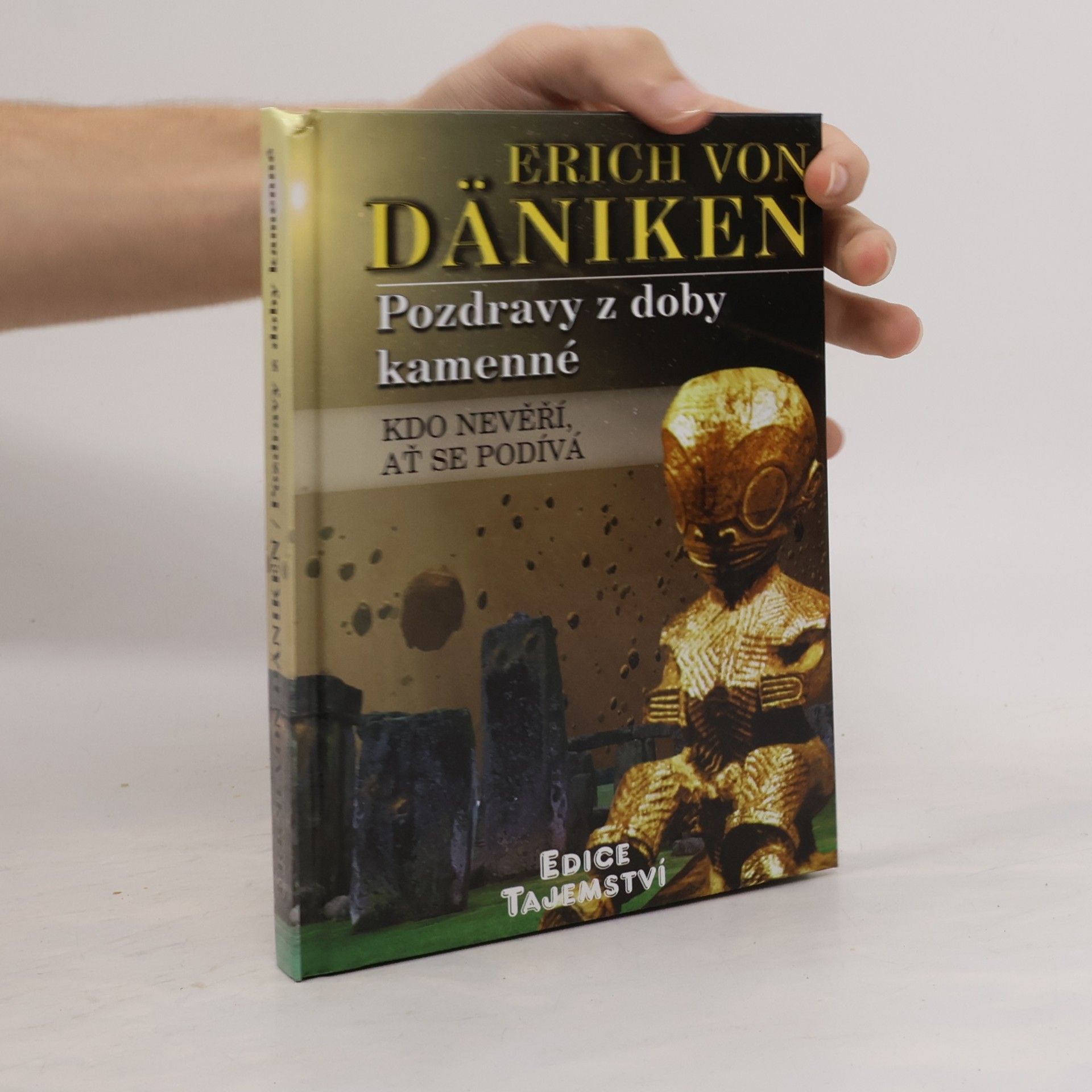 Erich von Däniken Pozdravy z doby kamenné. Kdo nevěří, ať se podívá