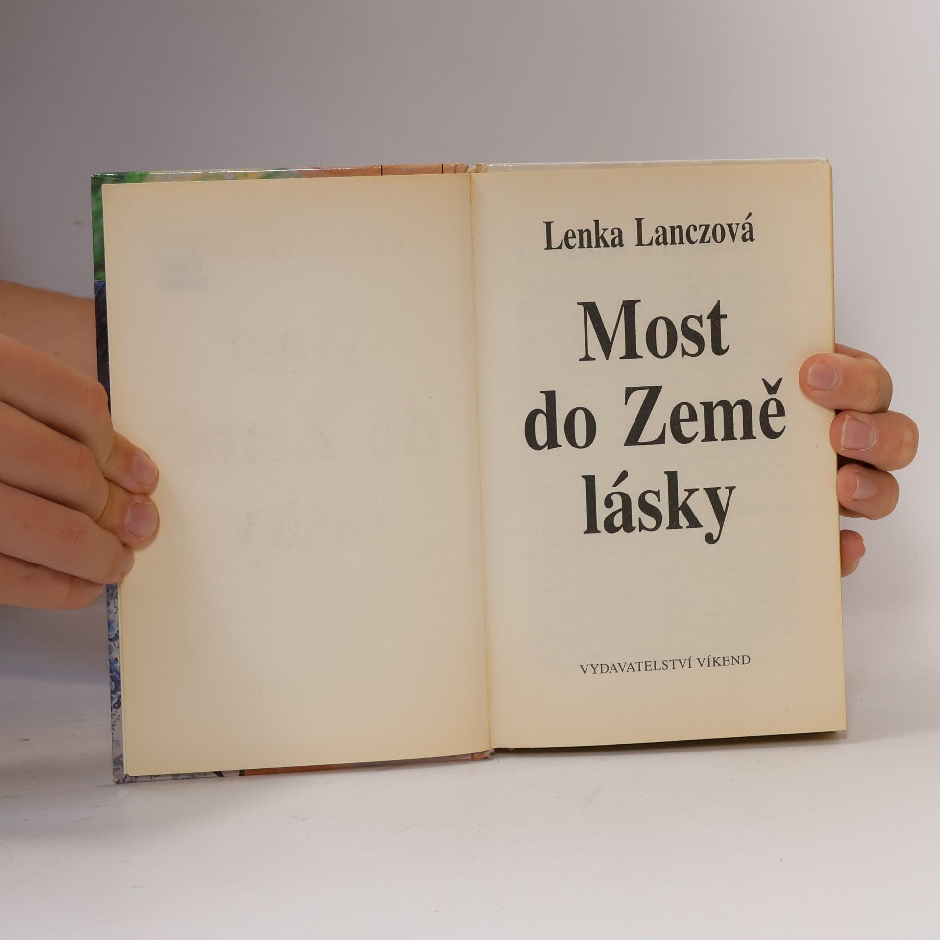 Lenka Lanczová Most do Země lásky
