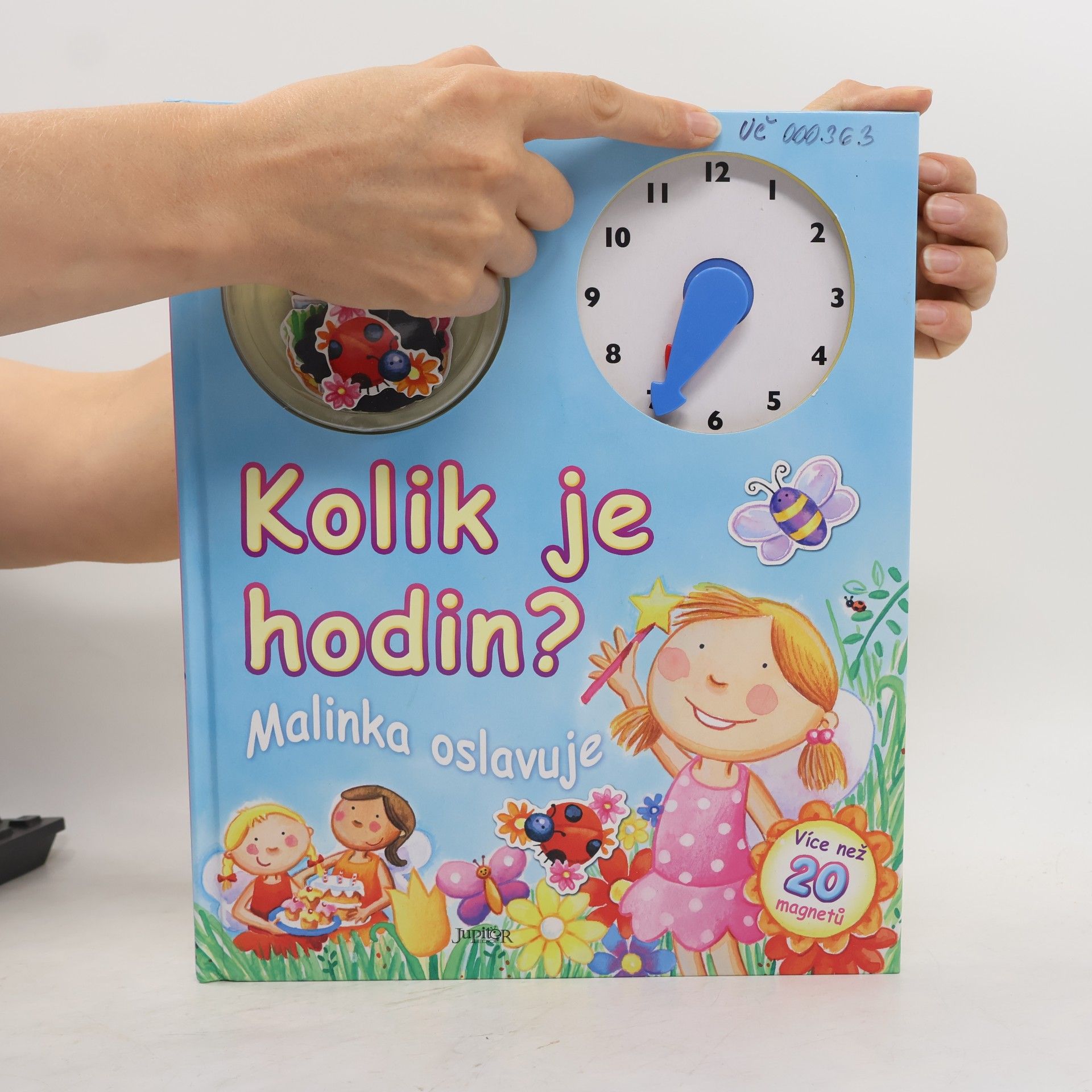 Hannah Wood Kolik je hodin? Malinka oslavuje