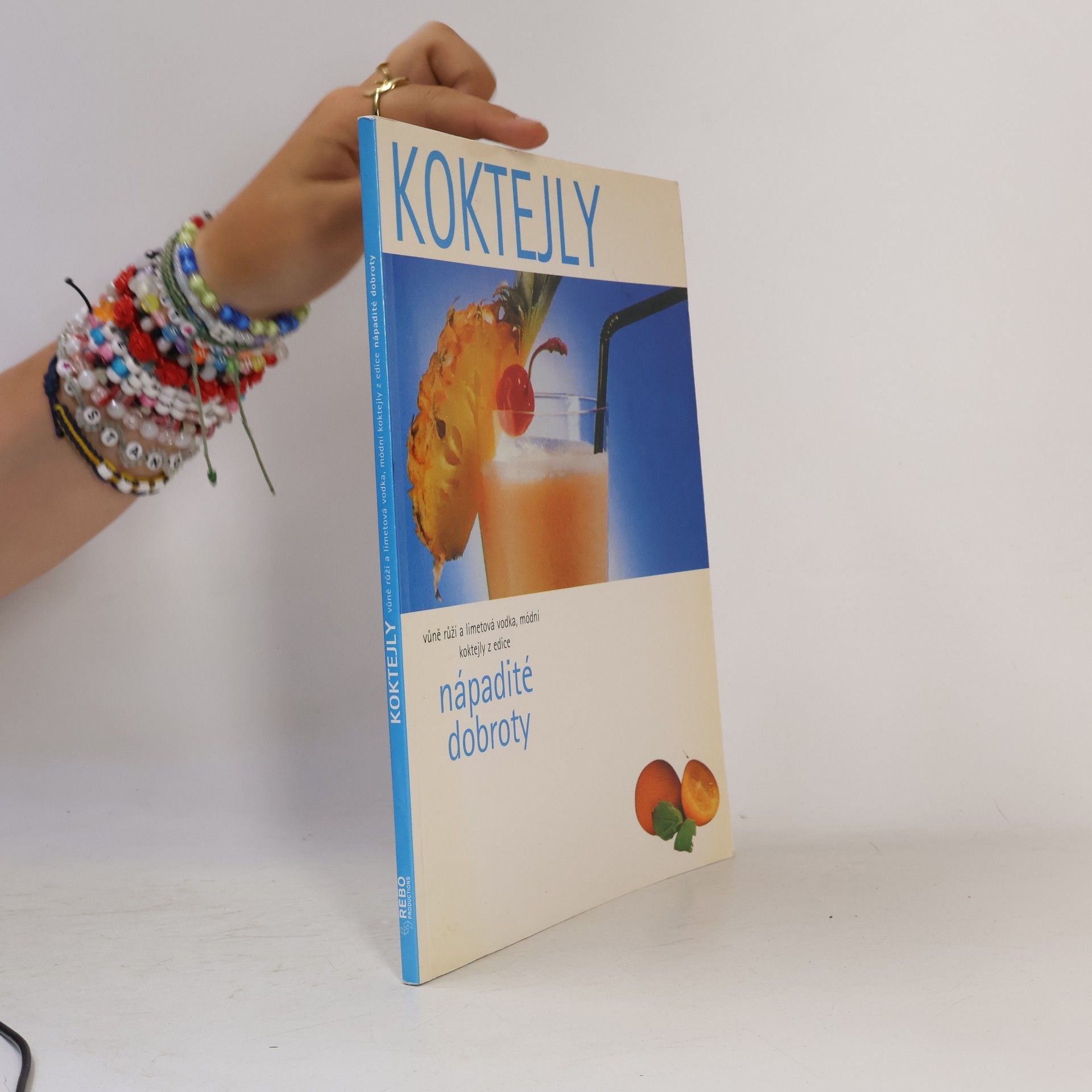 Martina Pirková Koktejly : vůně růží a limetová vodka, módní koktejly