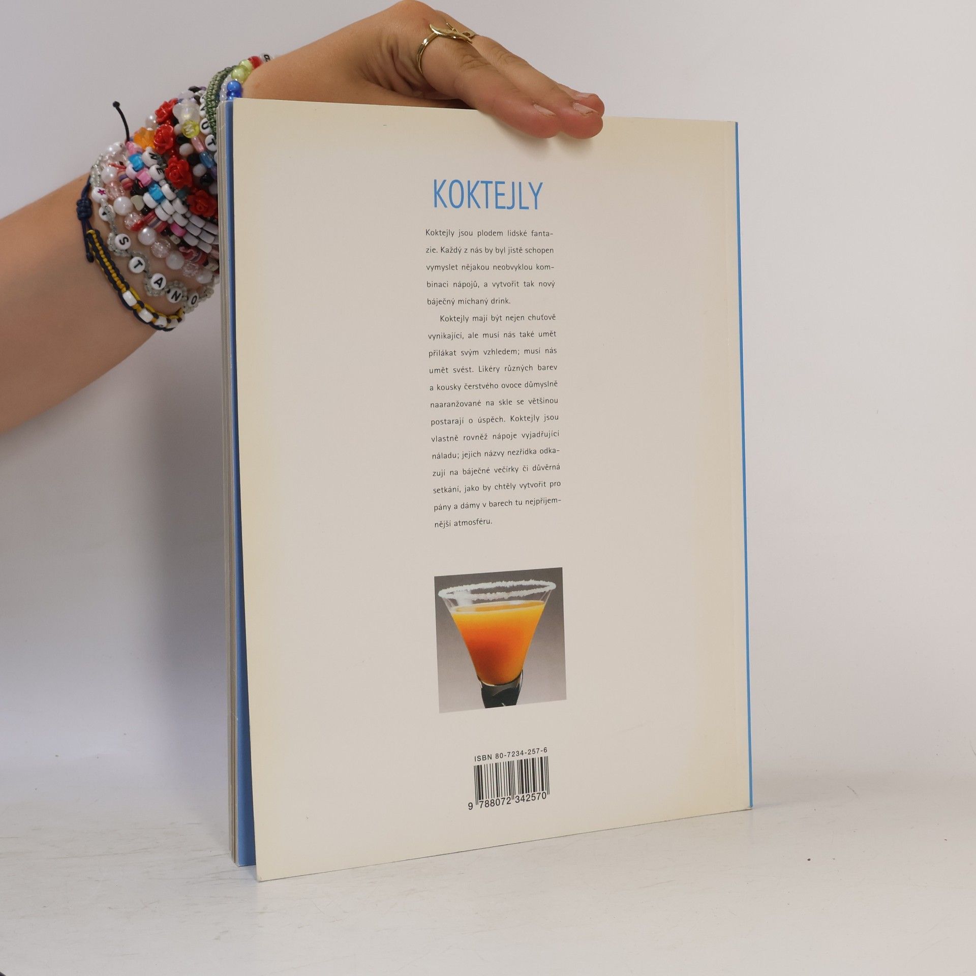 Martina Pirková Koktejly : vůně růží a limetová vodka, módní koktejly