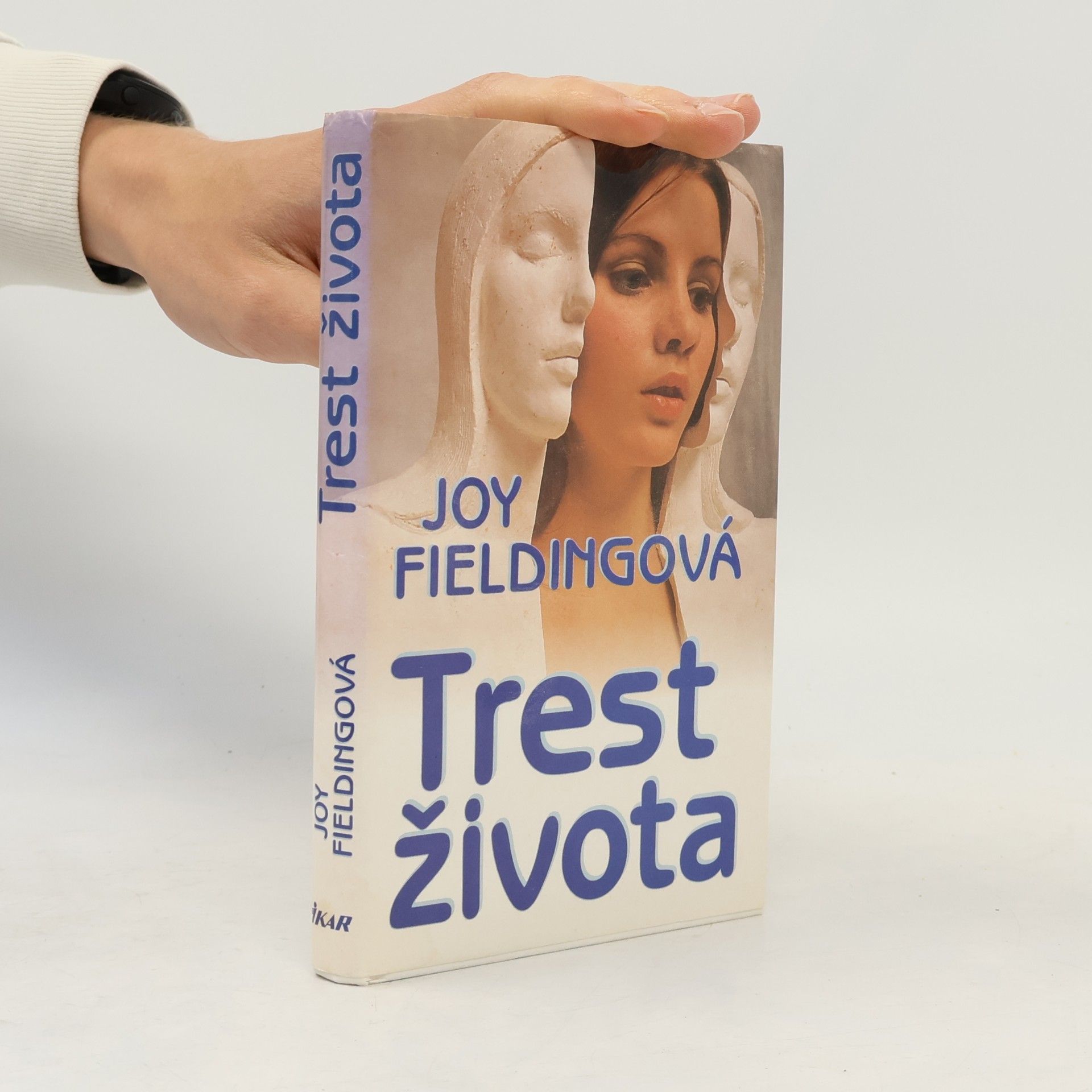 Joy Fielding Trest života