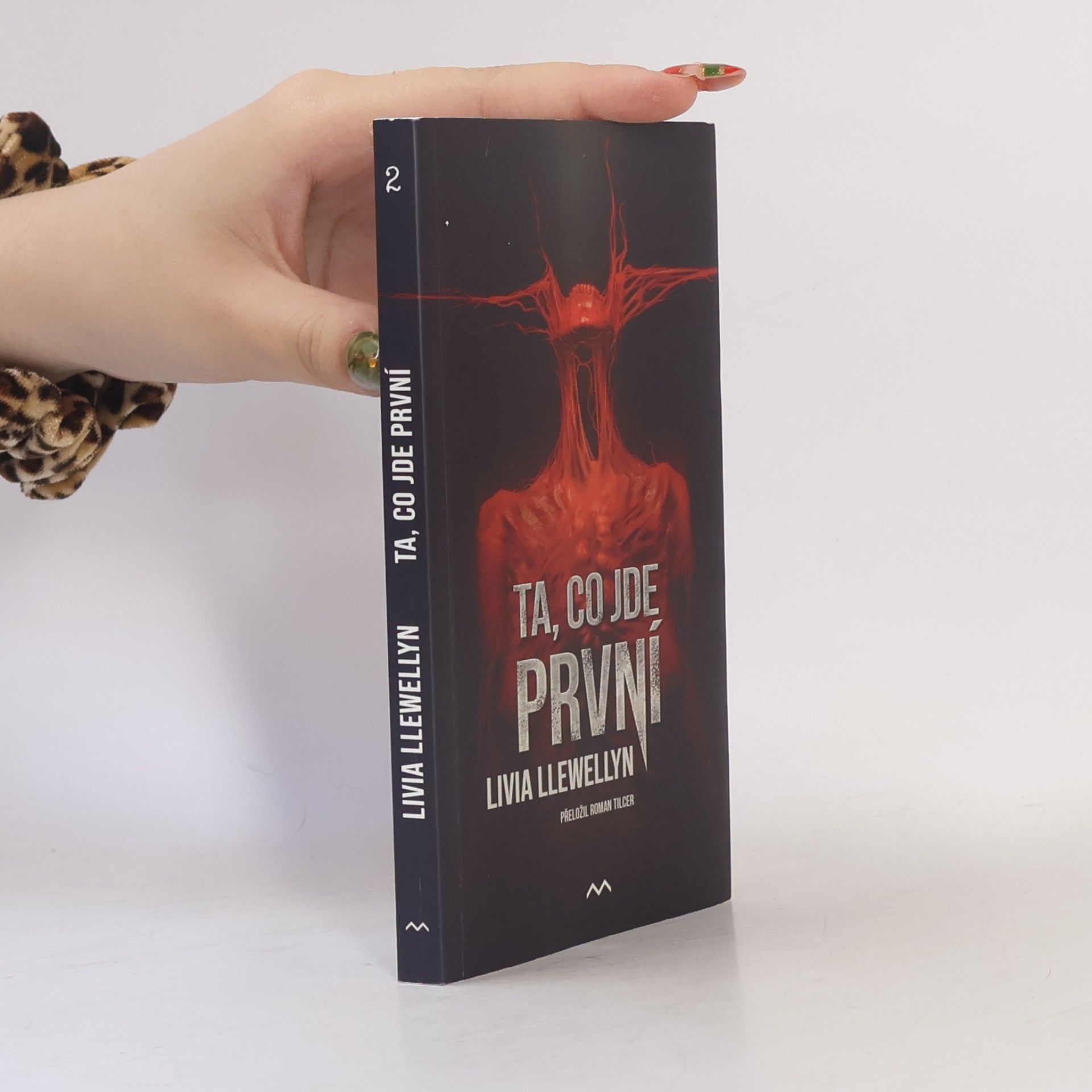 Livia Llewellyn Ta, co jde první