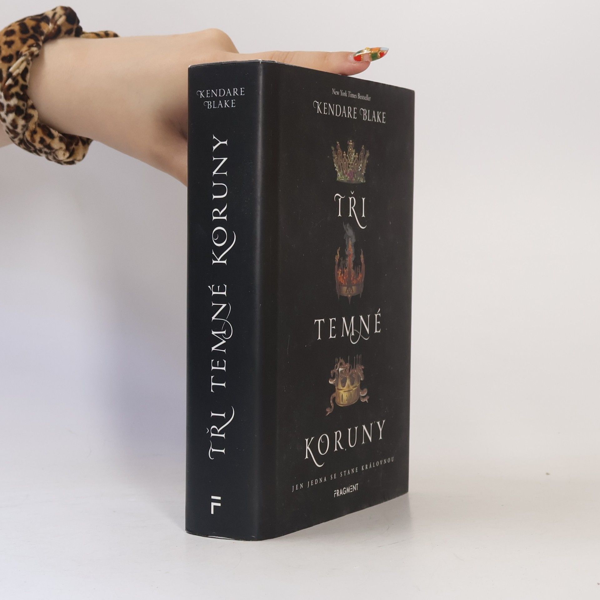Kendare Blake Tři temné koruny