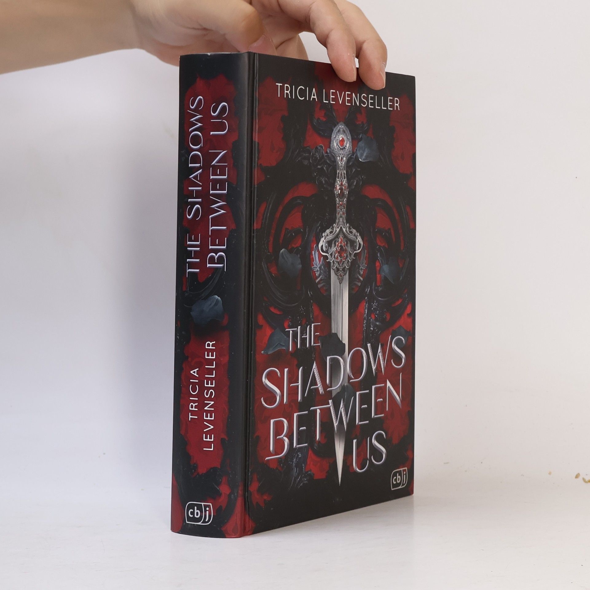 Tricia Levenseller The Shadows Between Us