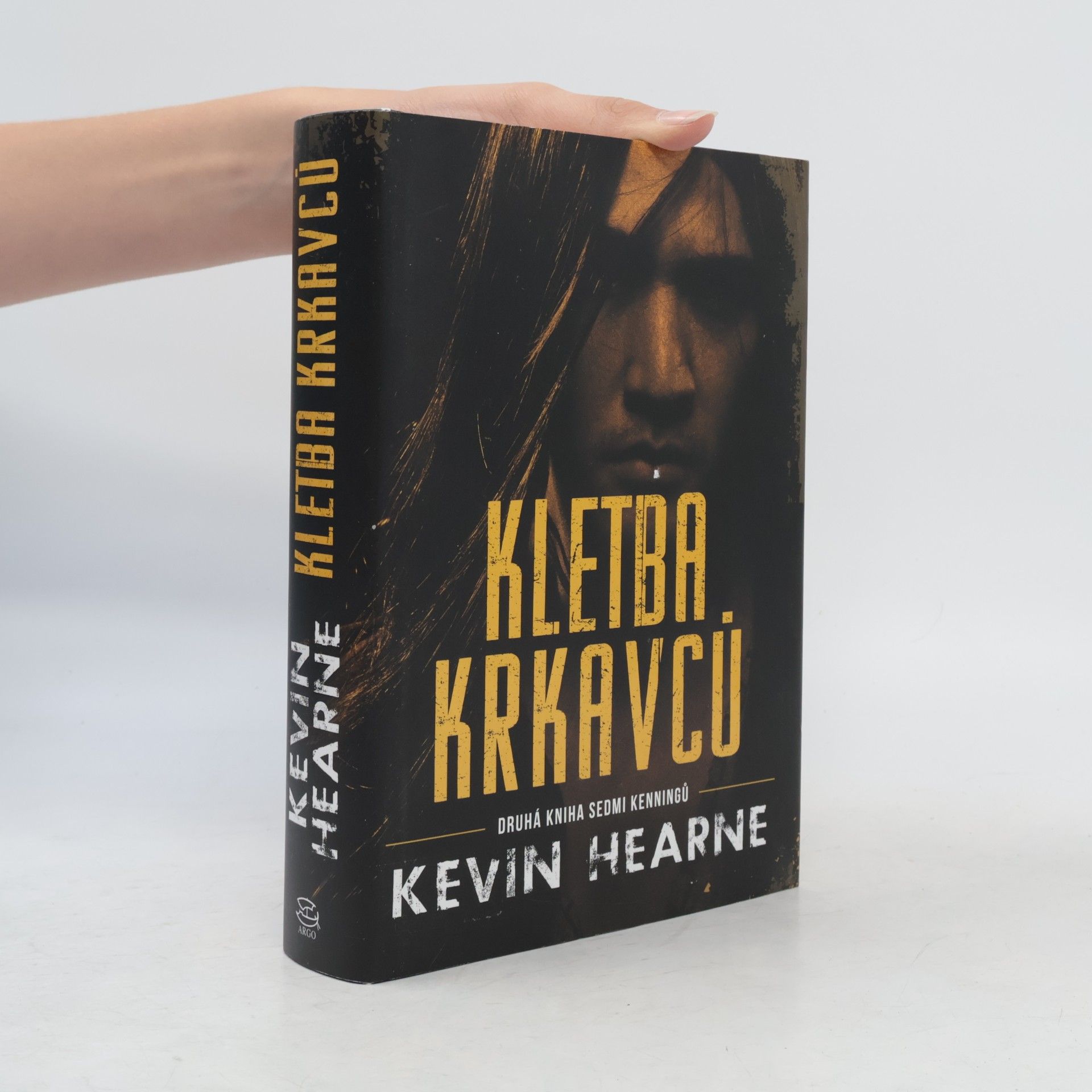 Kevin Hearne Kletba krkavců : druhá kniha Sedmi kenningů