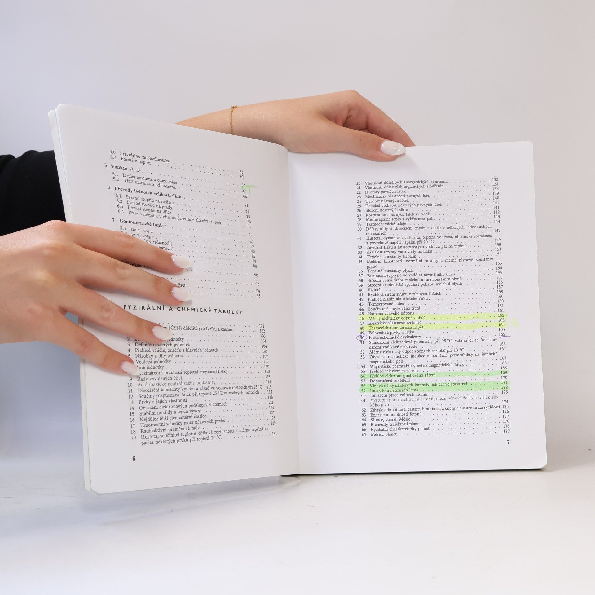 Jiří Mikulčák Matematické, fyzikální a chemické tabulky pro střední školy