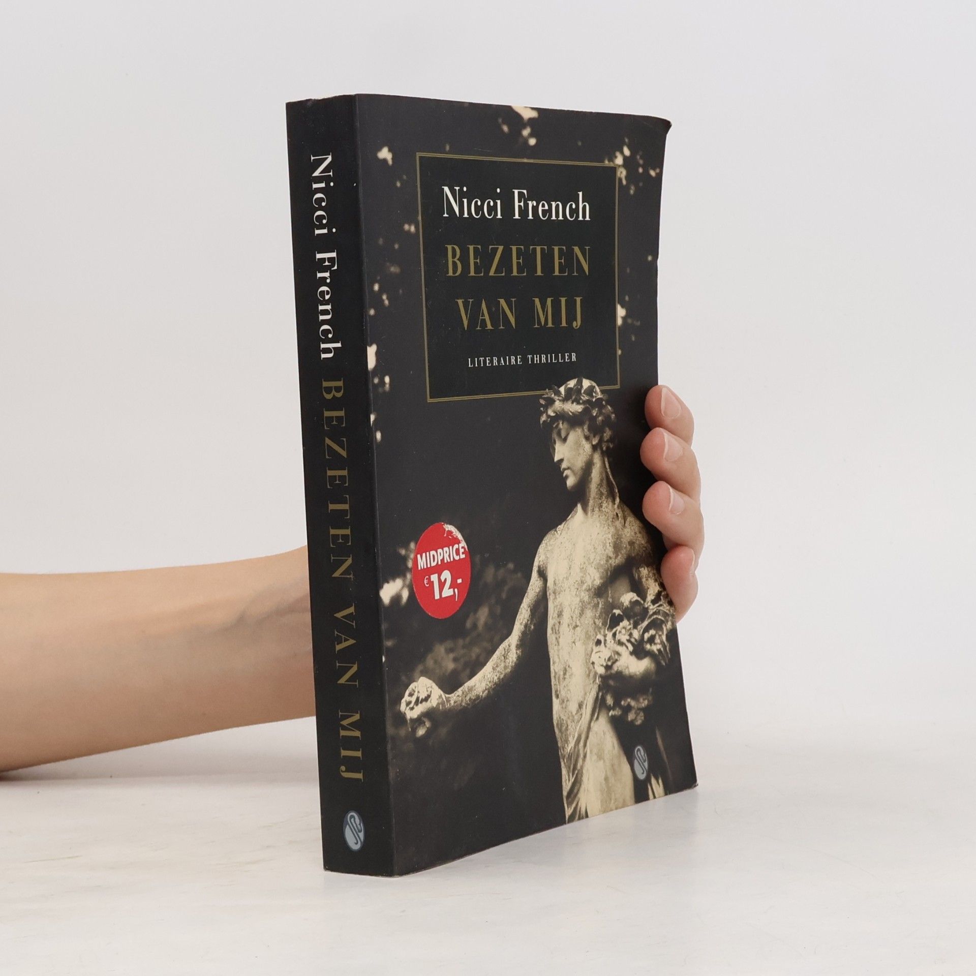 Nicci French Bezeten van mij