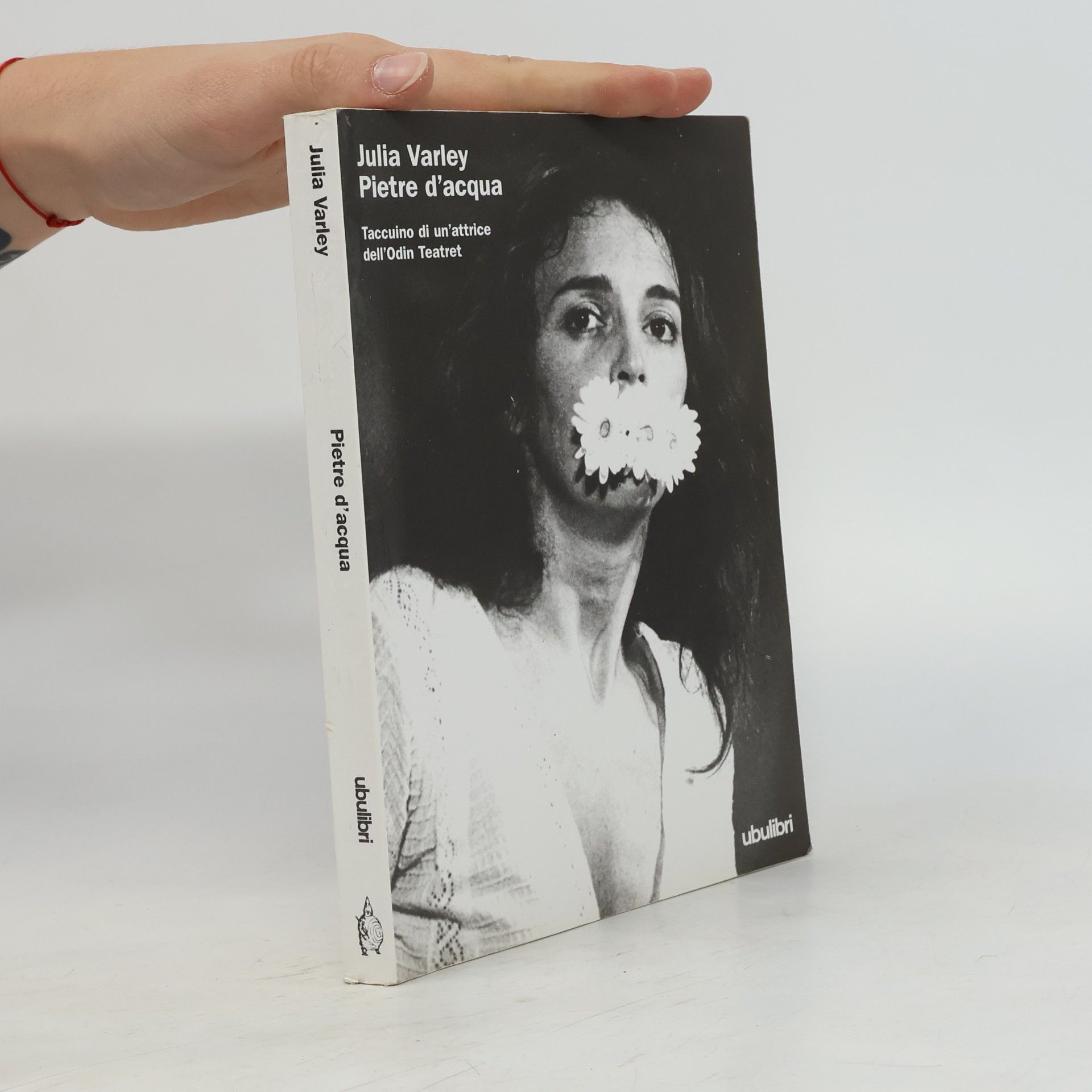 Pietre d'acqua. Taccuino di un'attrice dell'Odin Teatret (I libri bianchi)