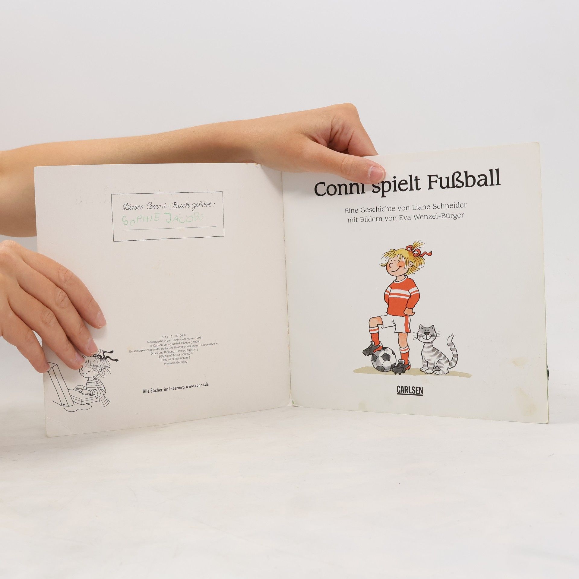 Liane Schneider Conni spielt Fußball