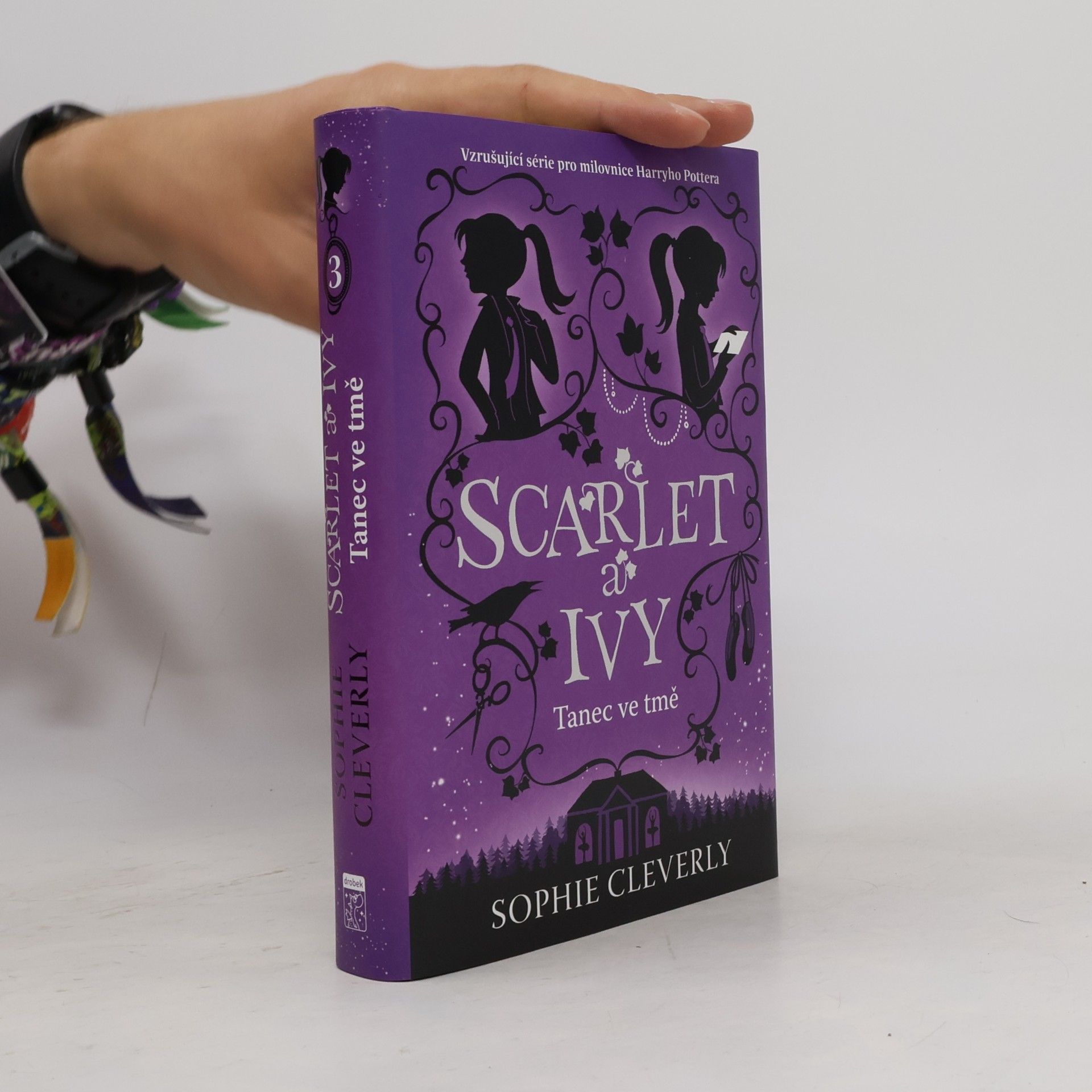 Sophie Cleverly Scarlet a Ivy. Tanec ve tmě