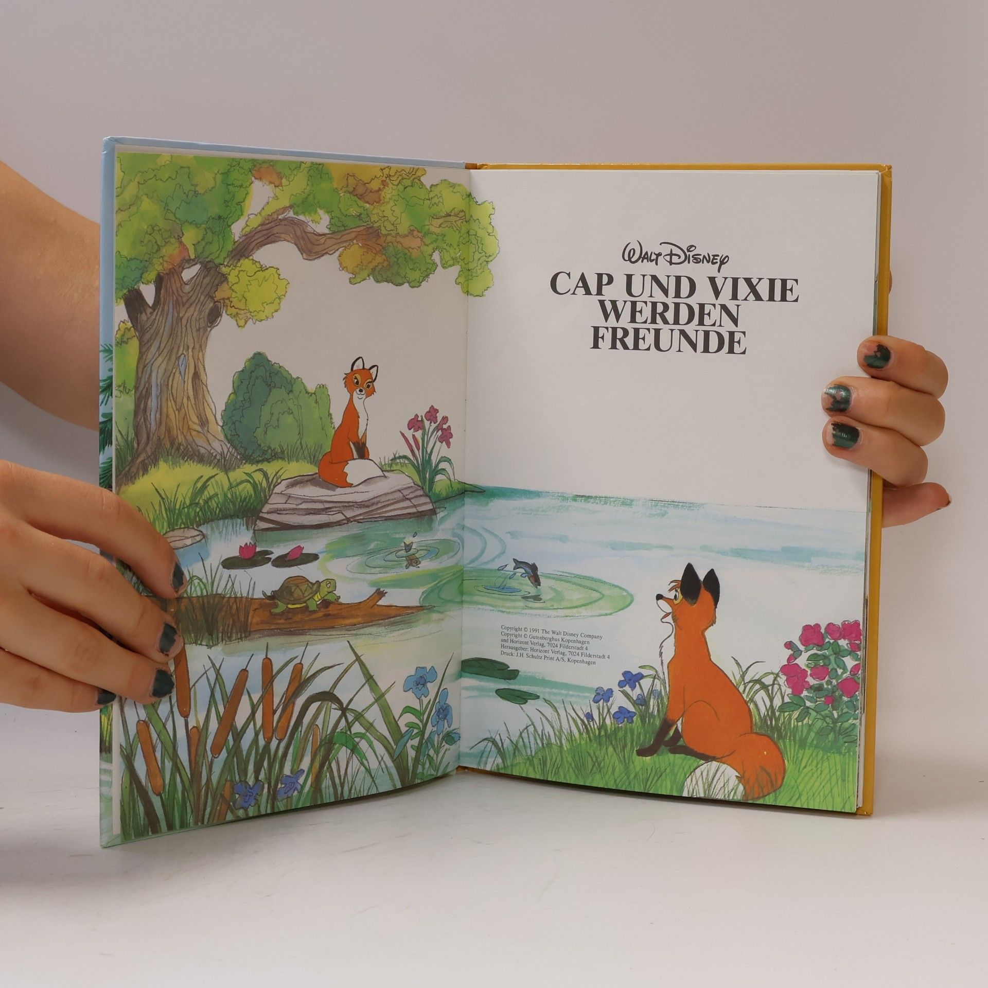 Walt Disney Cap und Vixie Werden Freunde