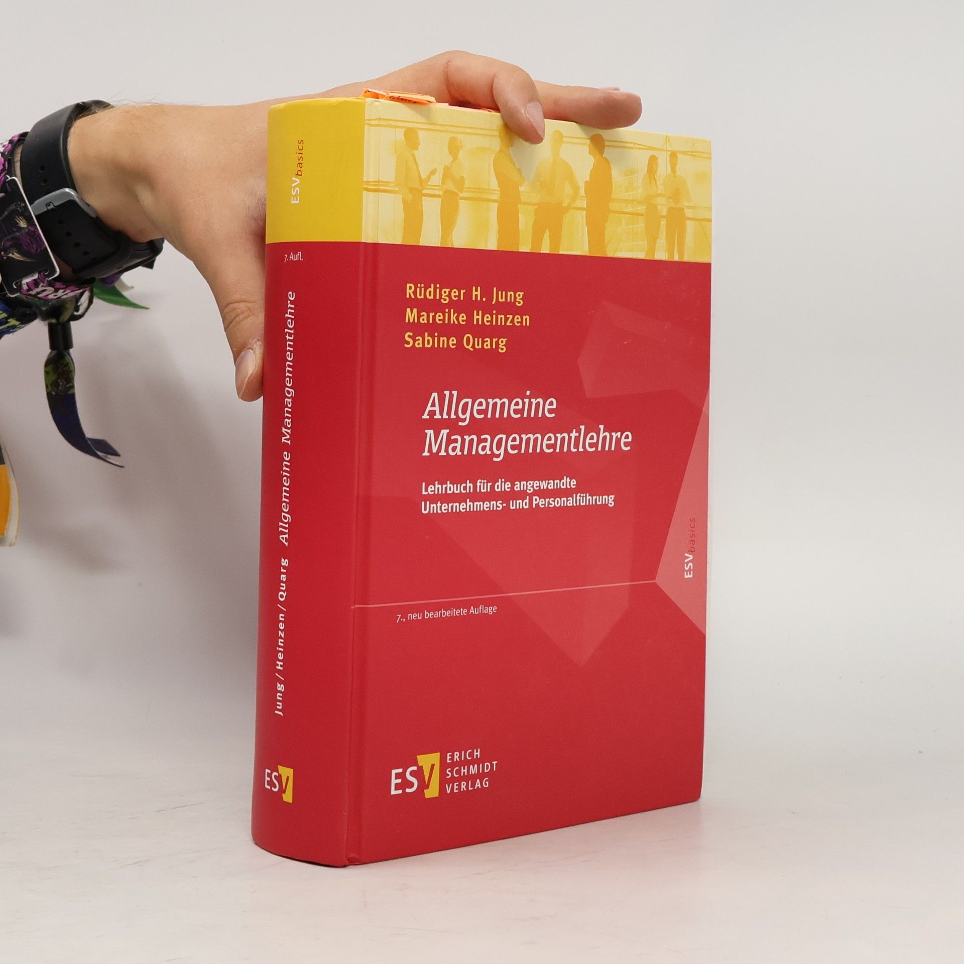 Mareike Heinzen ESVbasics: Allgemeine Managementlehre
