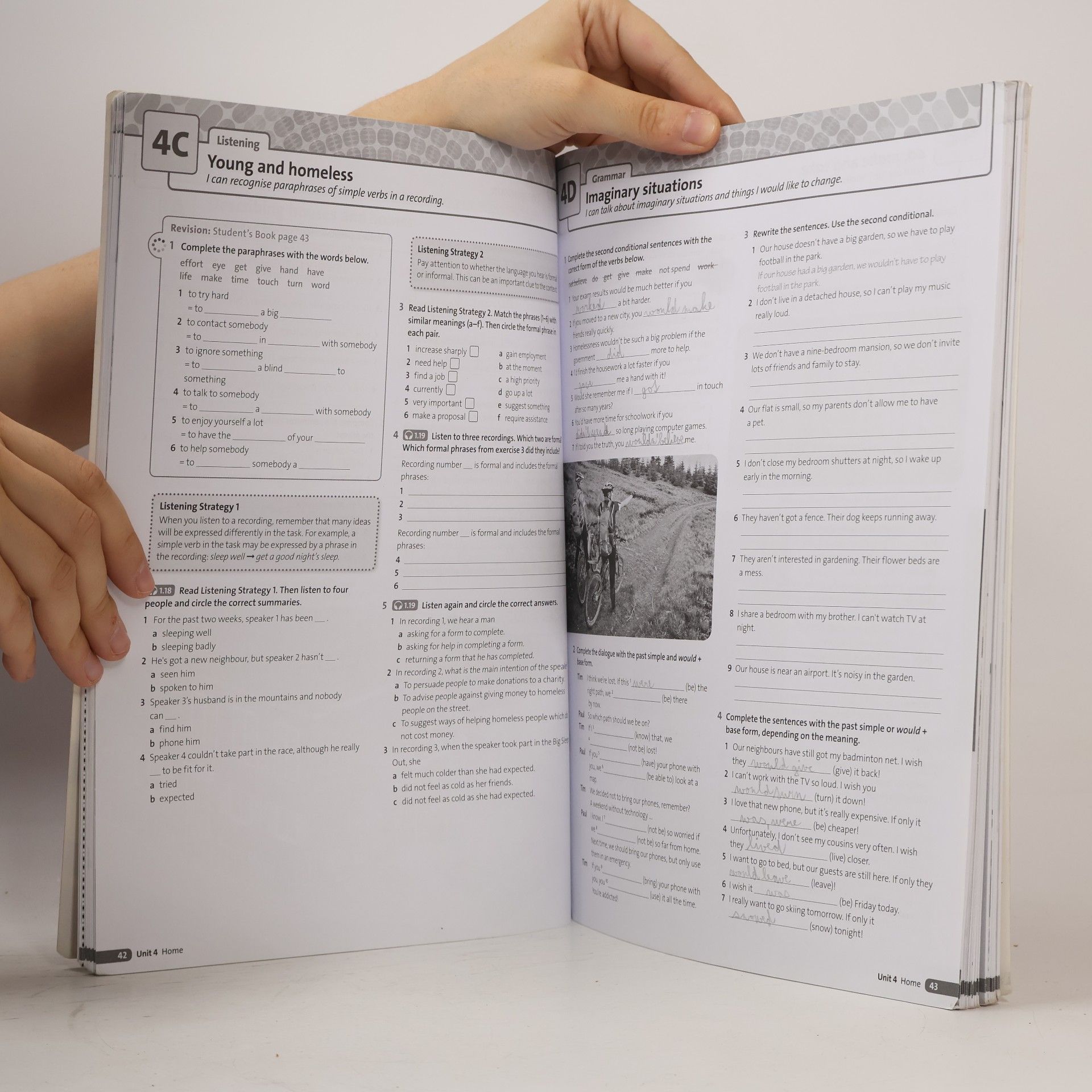 Collectif d'auteurs Maturita Solutions: Intermediate - Workbook