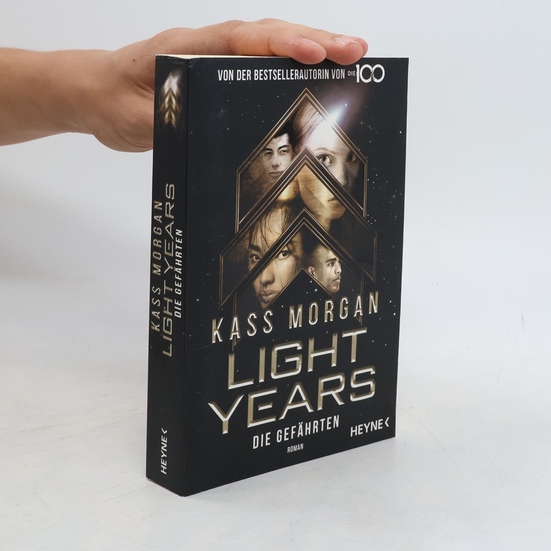 Kass Morgan Light years. Die Gefährten