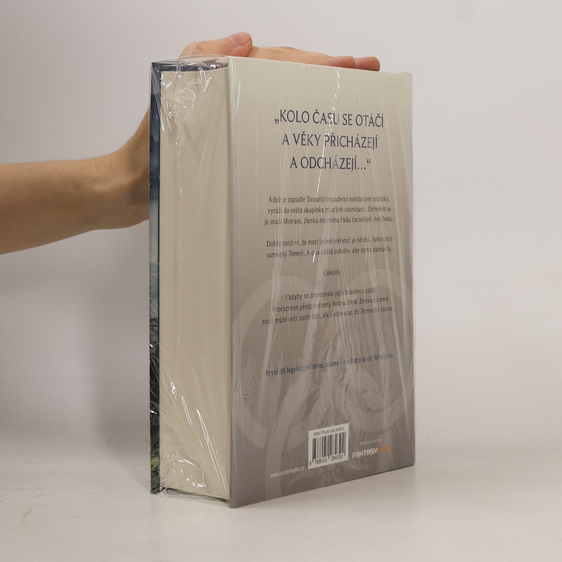 Robert Jordan Kolo času 1. Oko světa