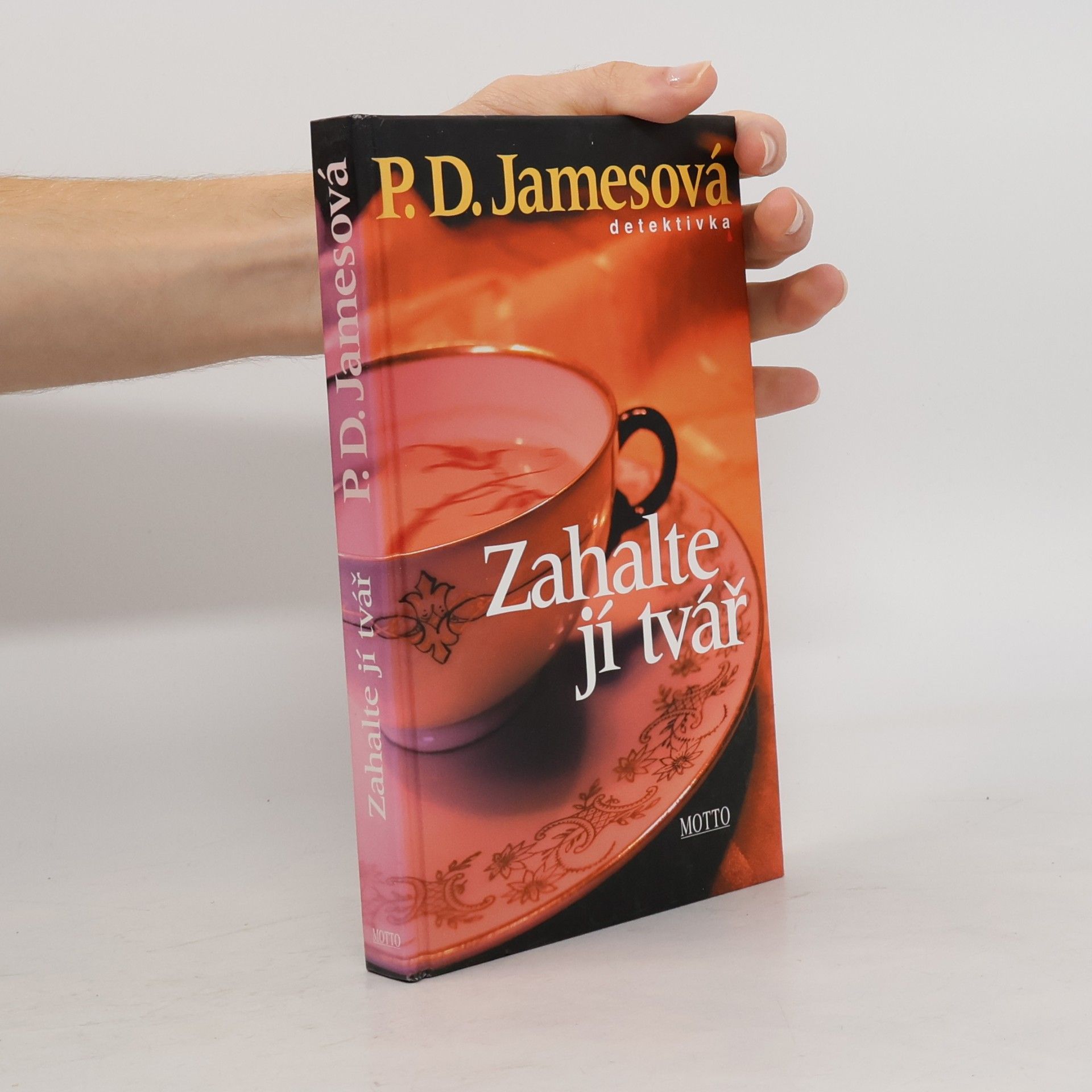 Phyllis Dorothy James Zahalte jí tvář