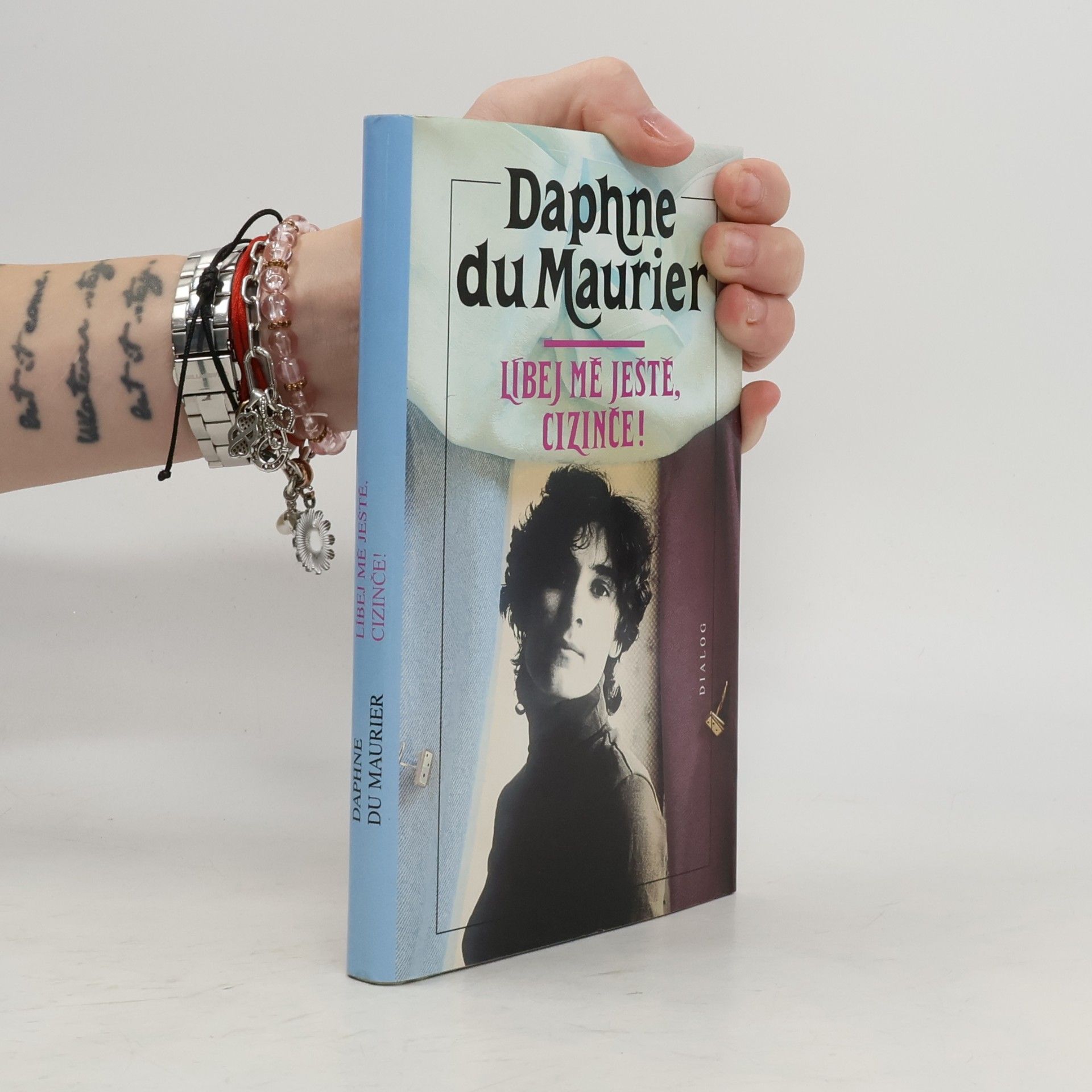 Daphne du Maurier Líbej mě ještě, cizinče!
