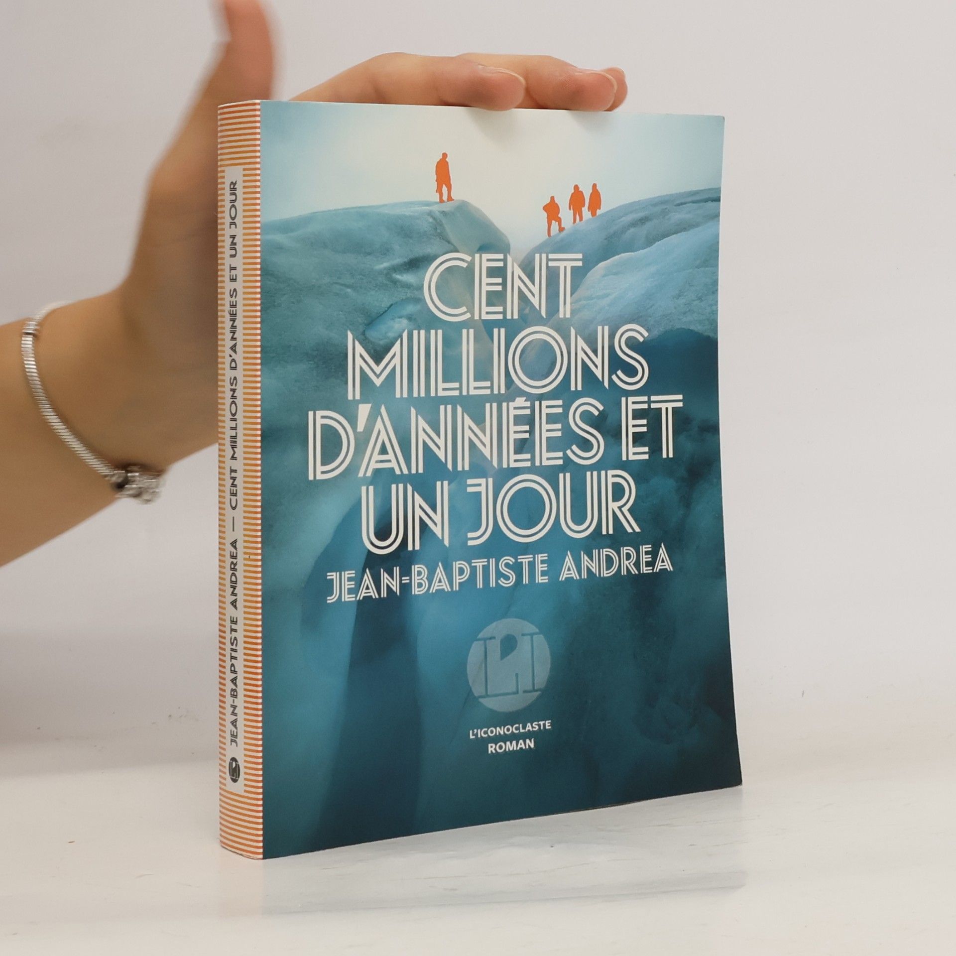 Cent millions d'années et un jour