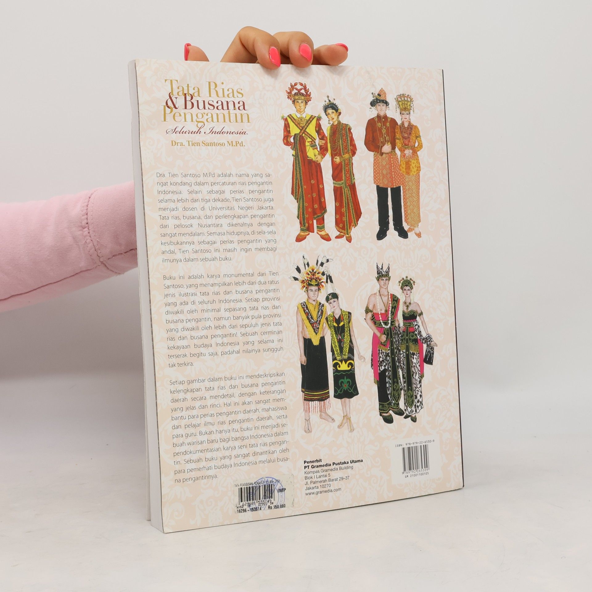 Dra. Tien Santoso M.Pd. Tata rias & busana pengantin seluruh Indonesia