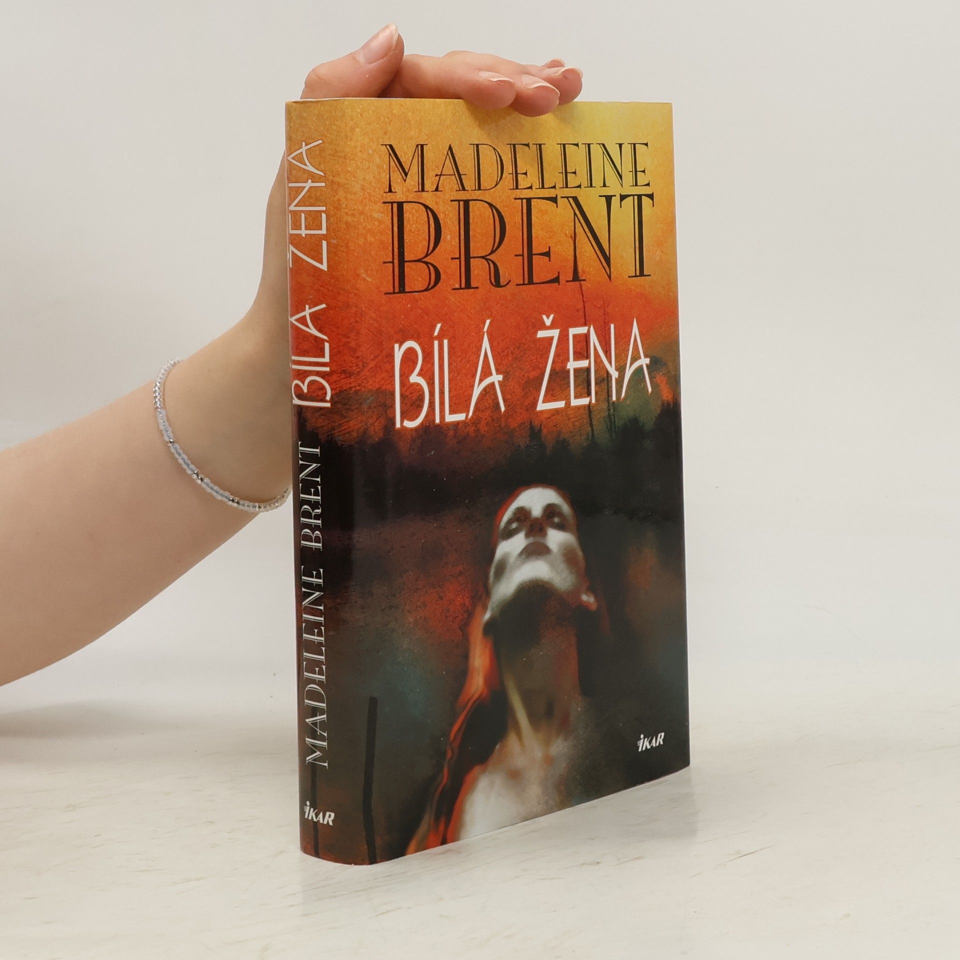 Madeleine Brent Bílá žena