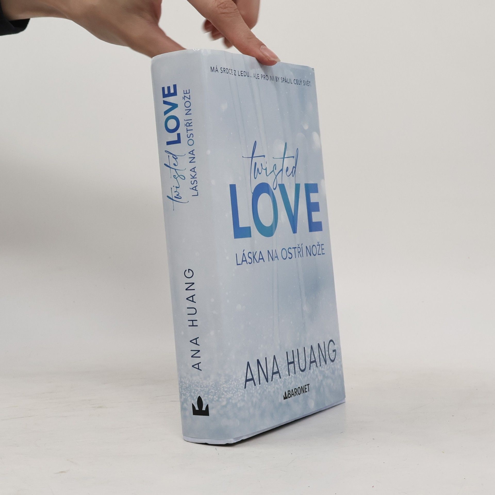 Ana Huang Twisted love. Láska na ostří nože