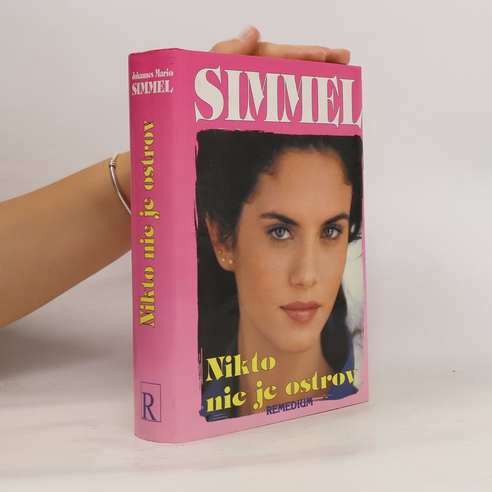 Johannes Mario Simmel Nikto nie je ostrov
